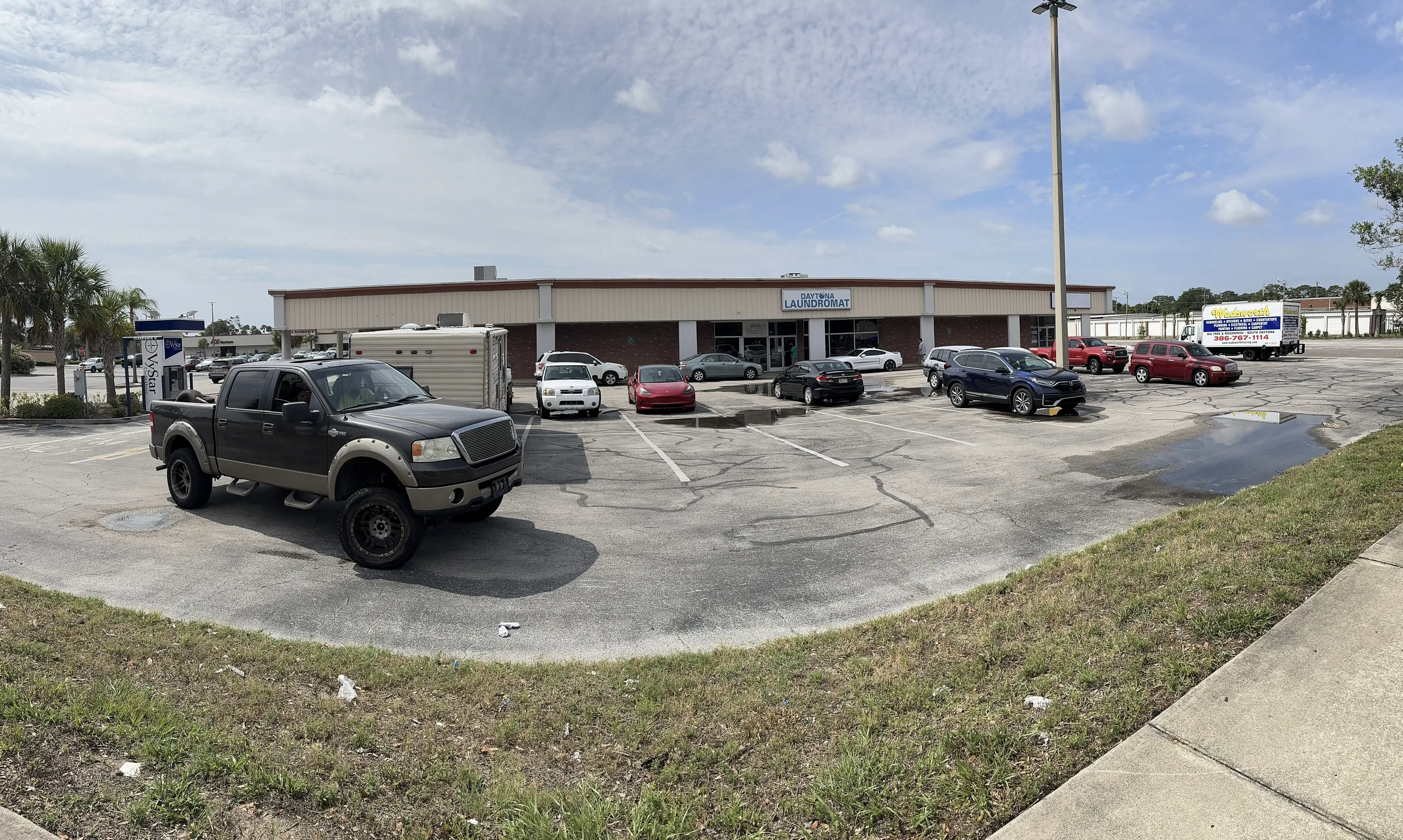 Daytona Laundromat thumbnail 5