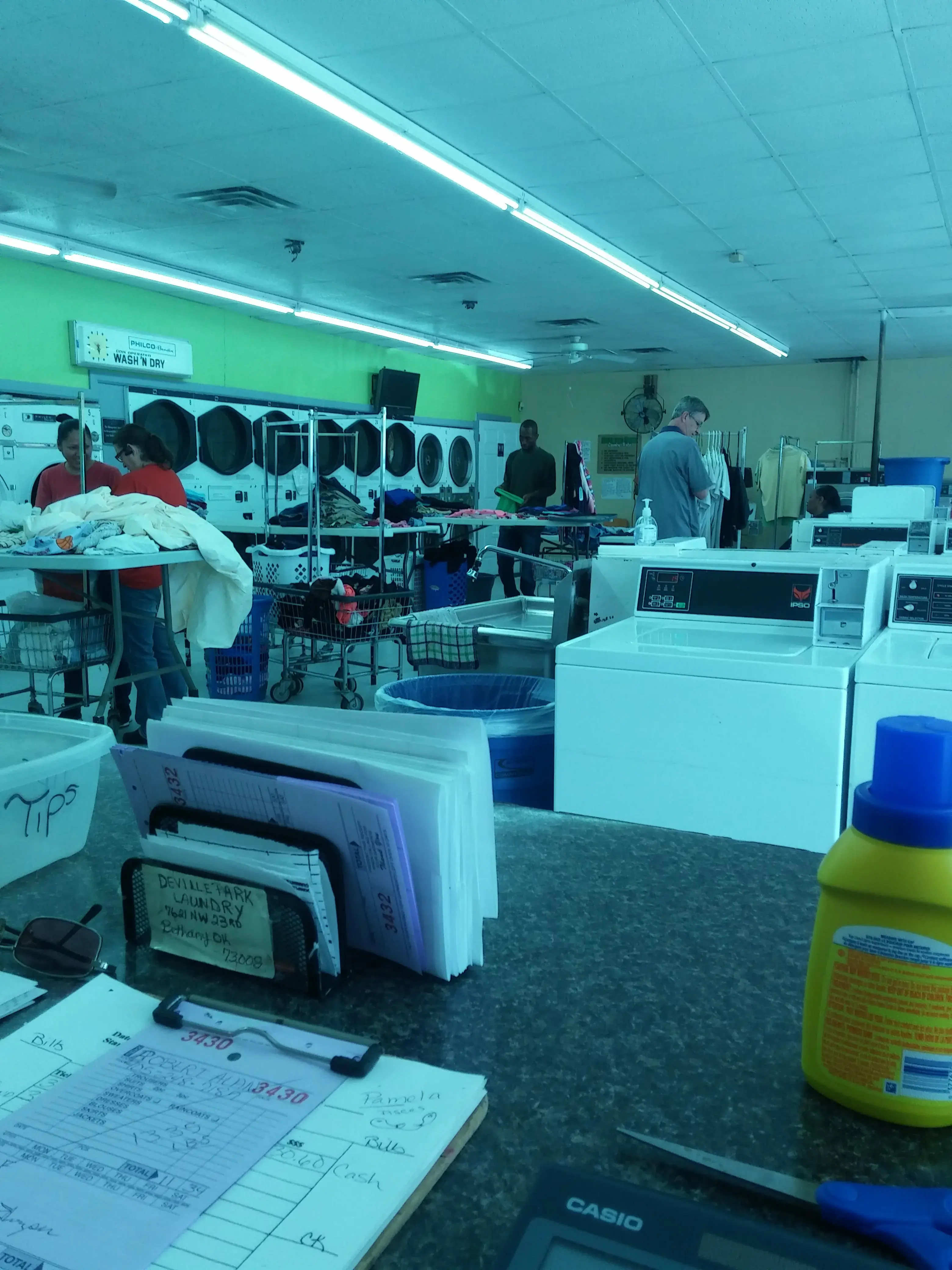 De Ville Coin-Op Laundry thumbnail 16