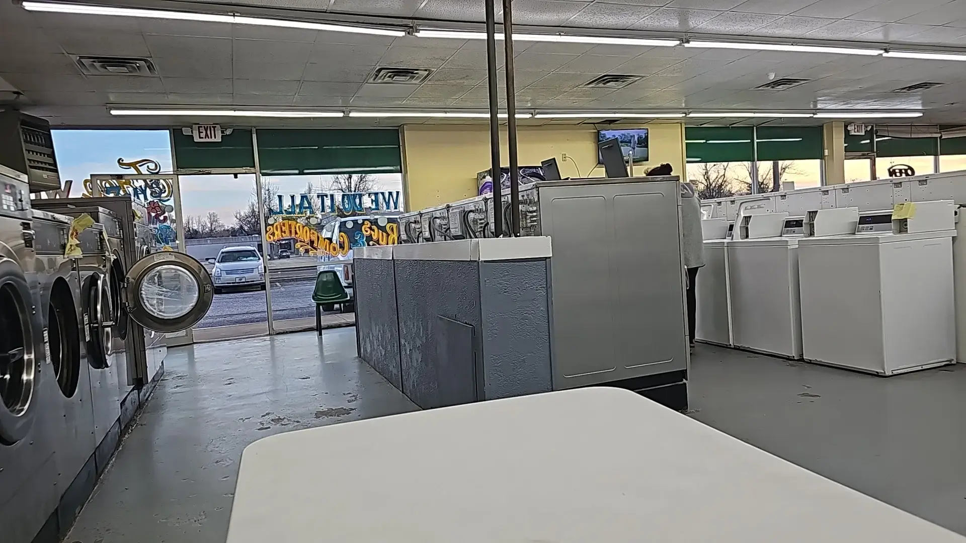 De Ville Coin-Op Laundry thumbnail 2