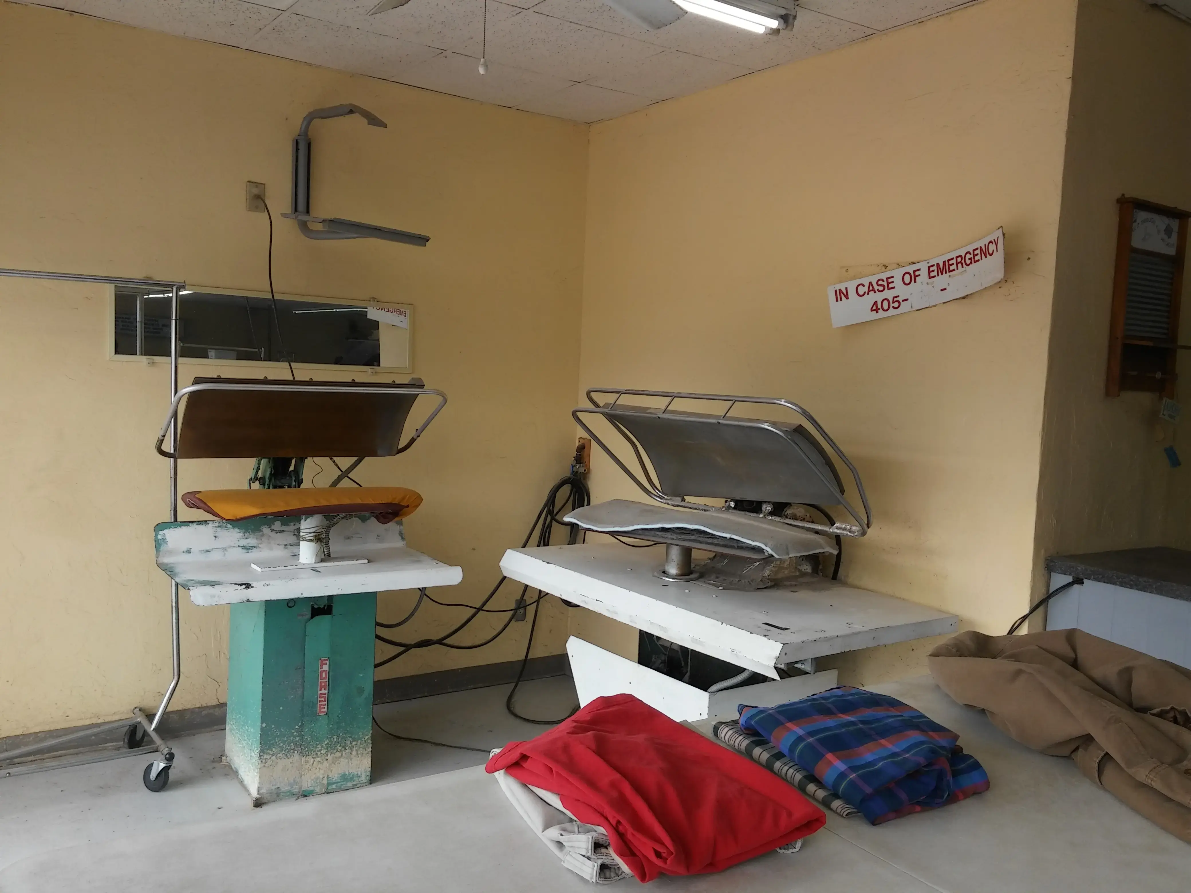 De Ville Coin-Op Laundry - Image 4