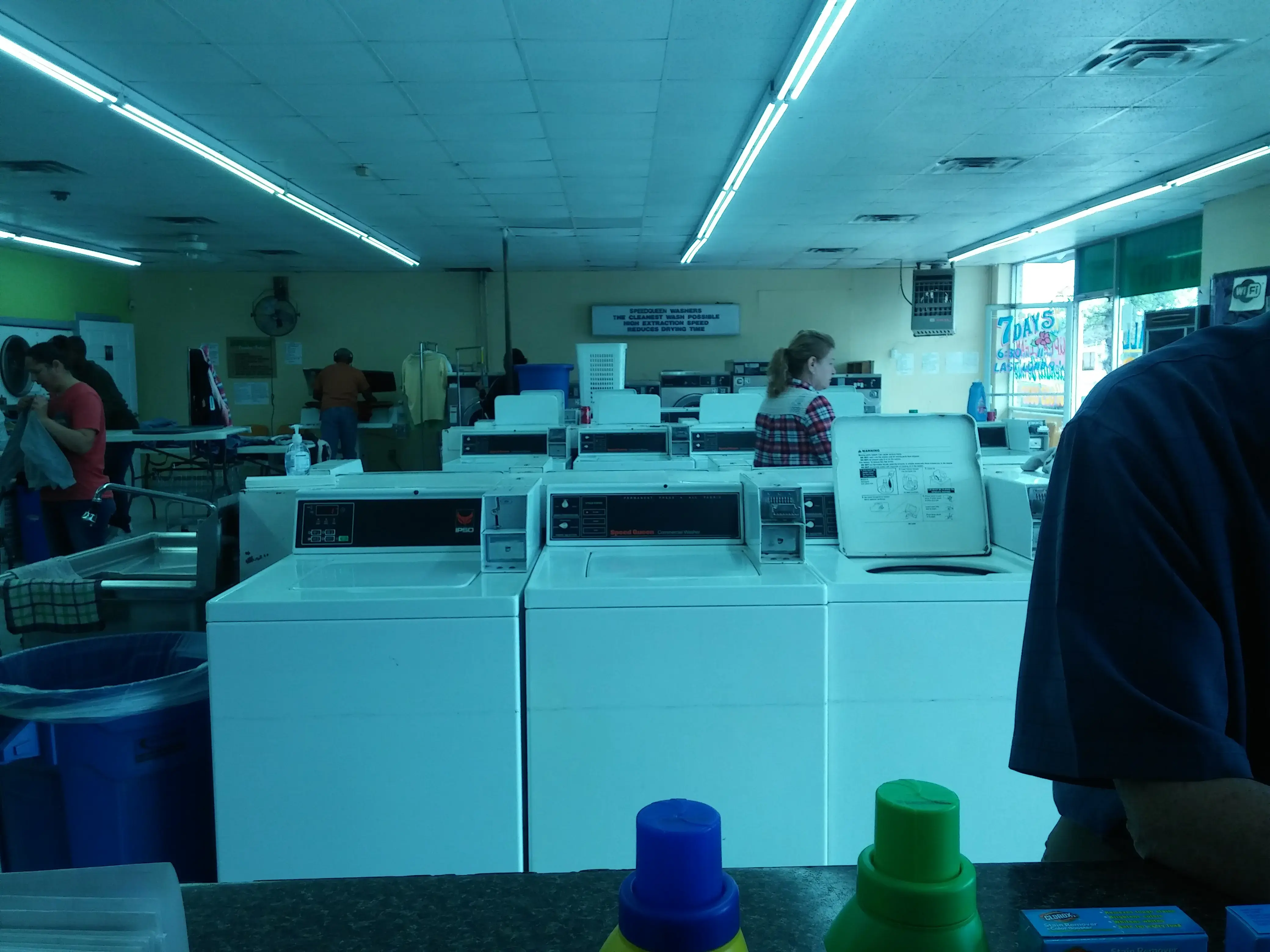 De Ville Coin-Op Laundry thumbnail 6