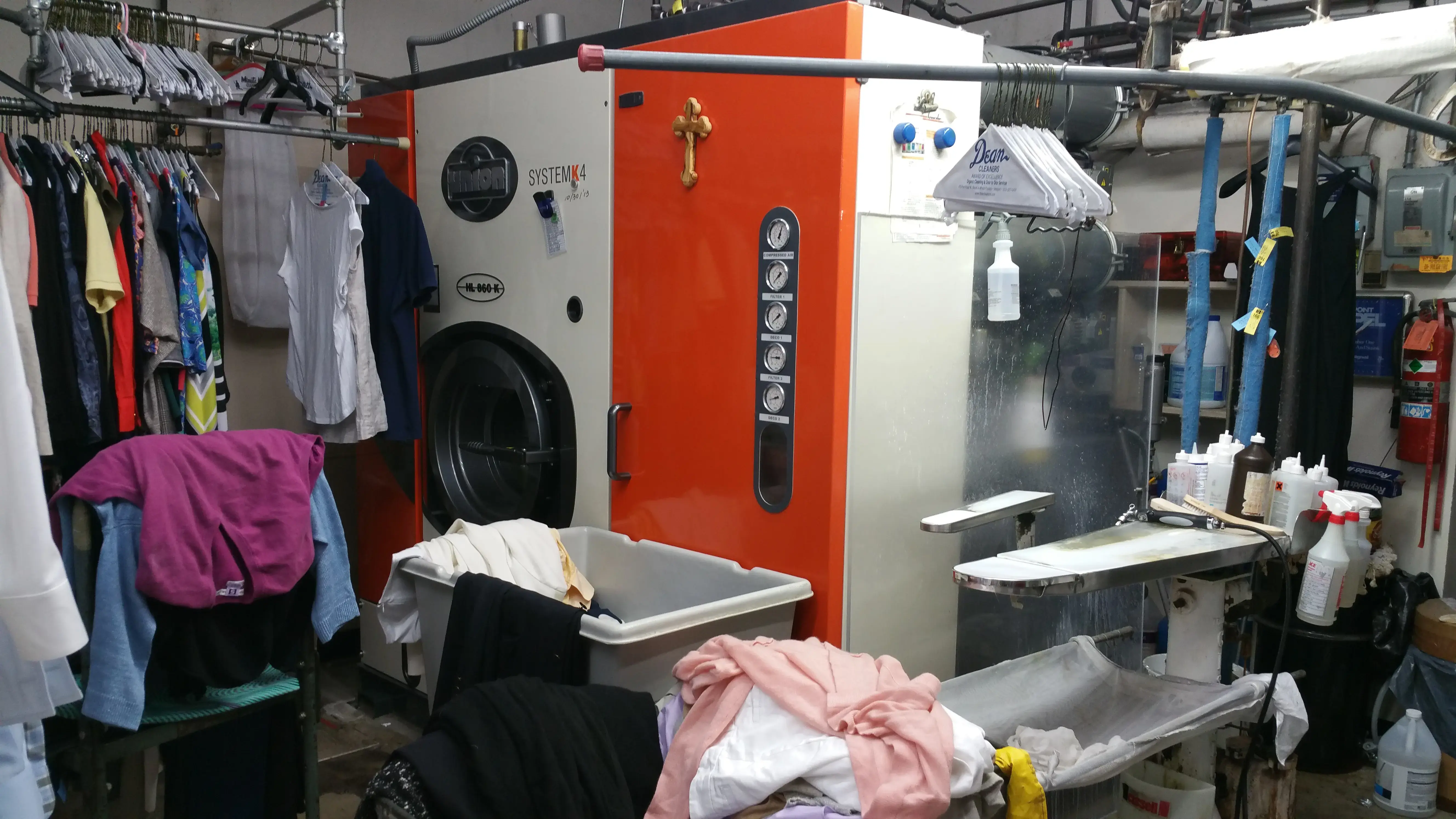 Dean Cleaners of Westport - Image 8