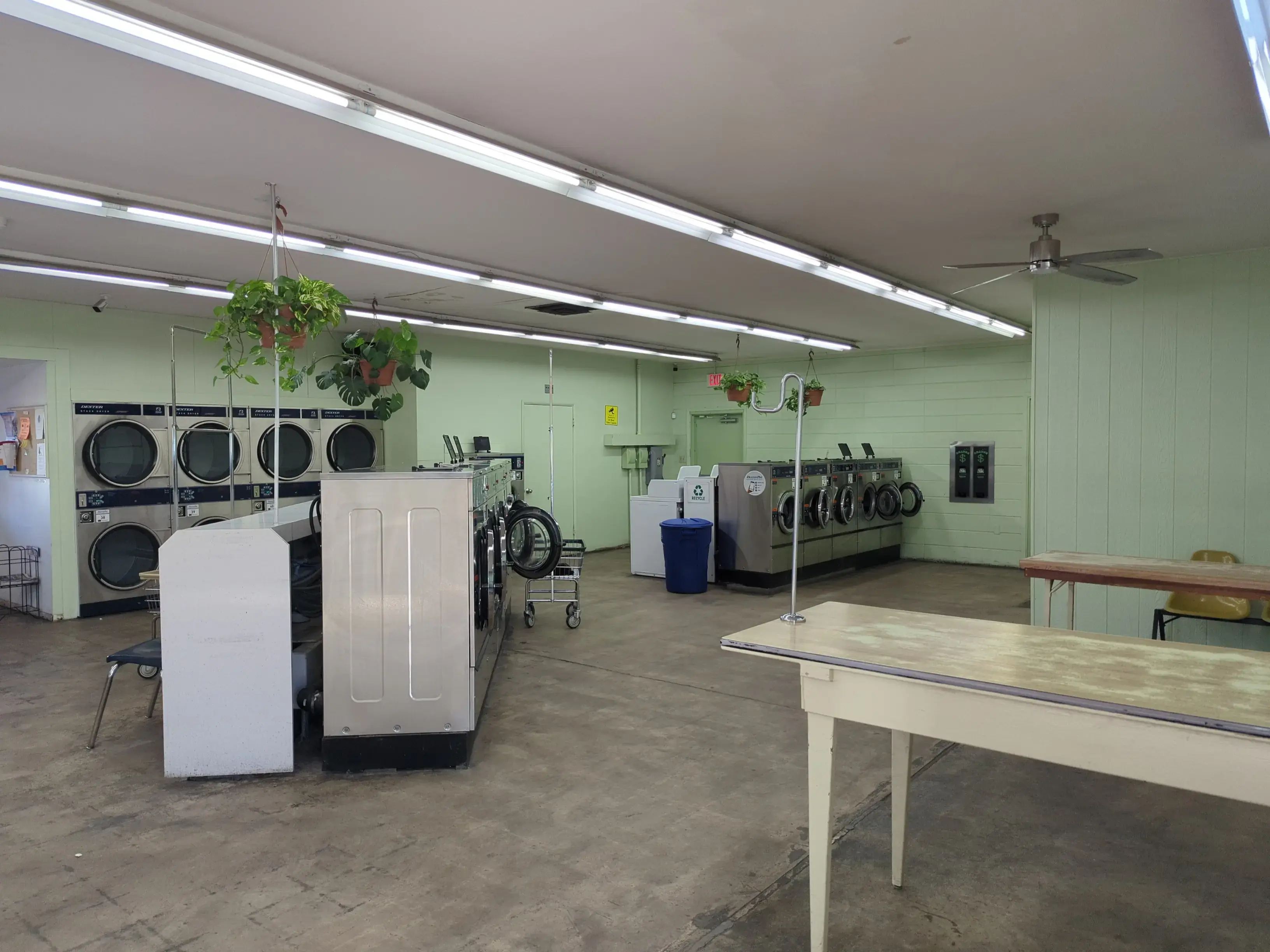 Dean's Village Laundromat - Image 5