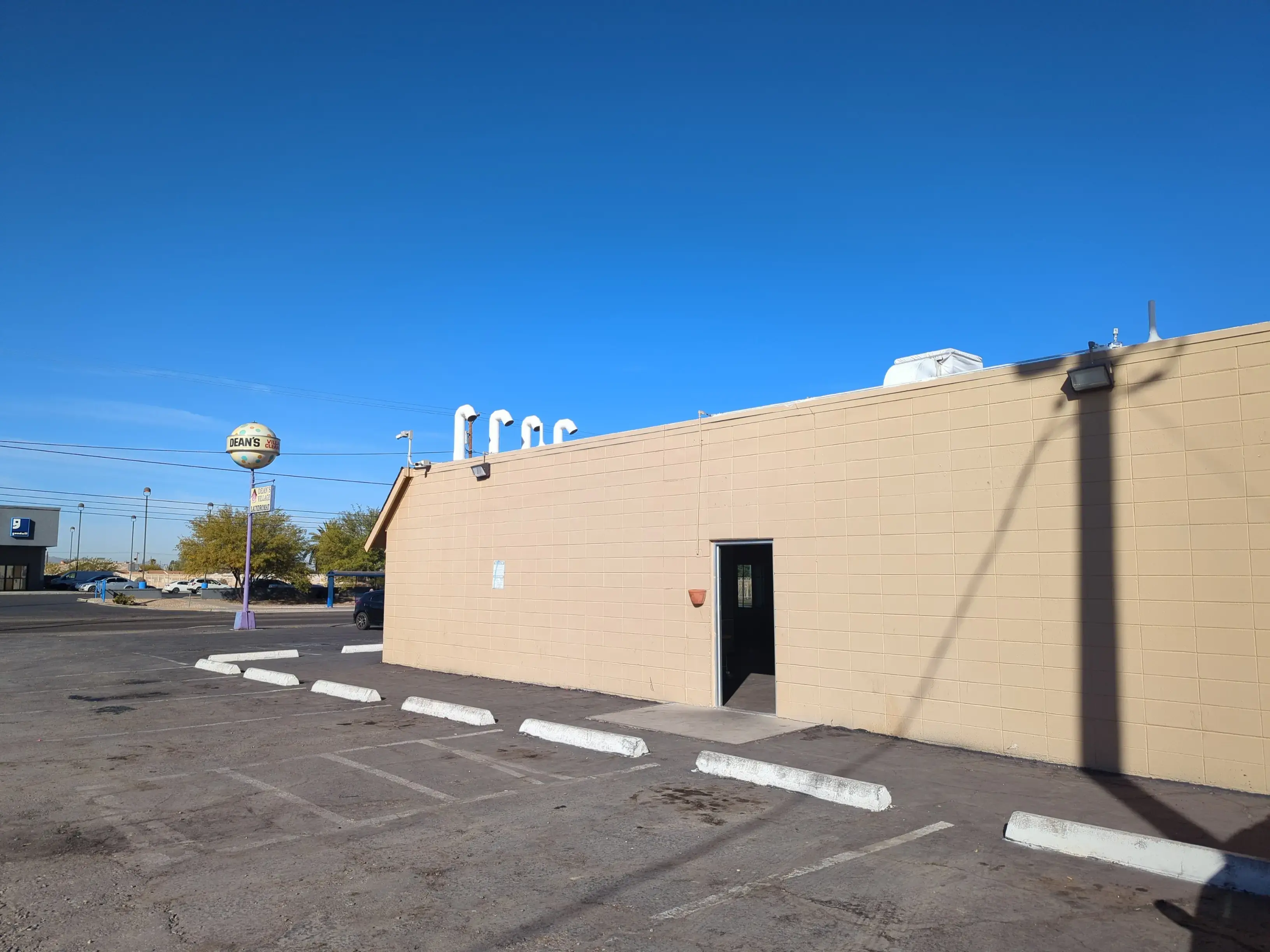 Dean's Village Laundromat - Image 8