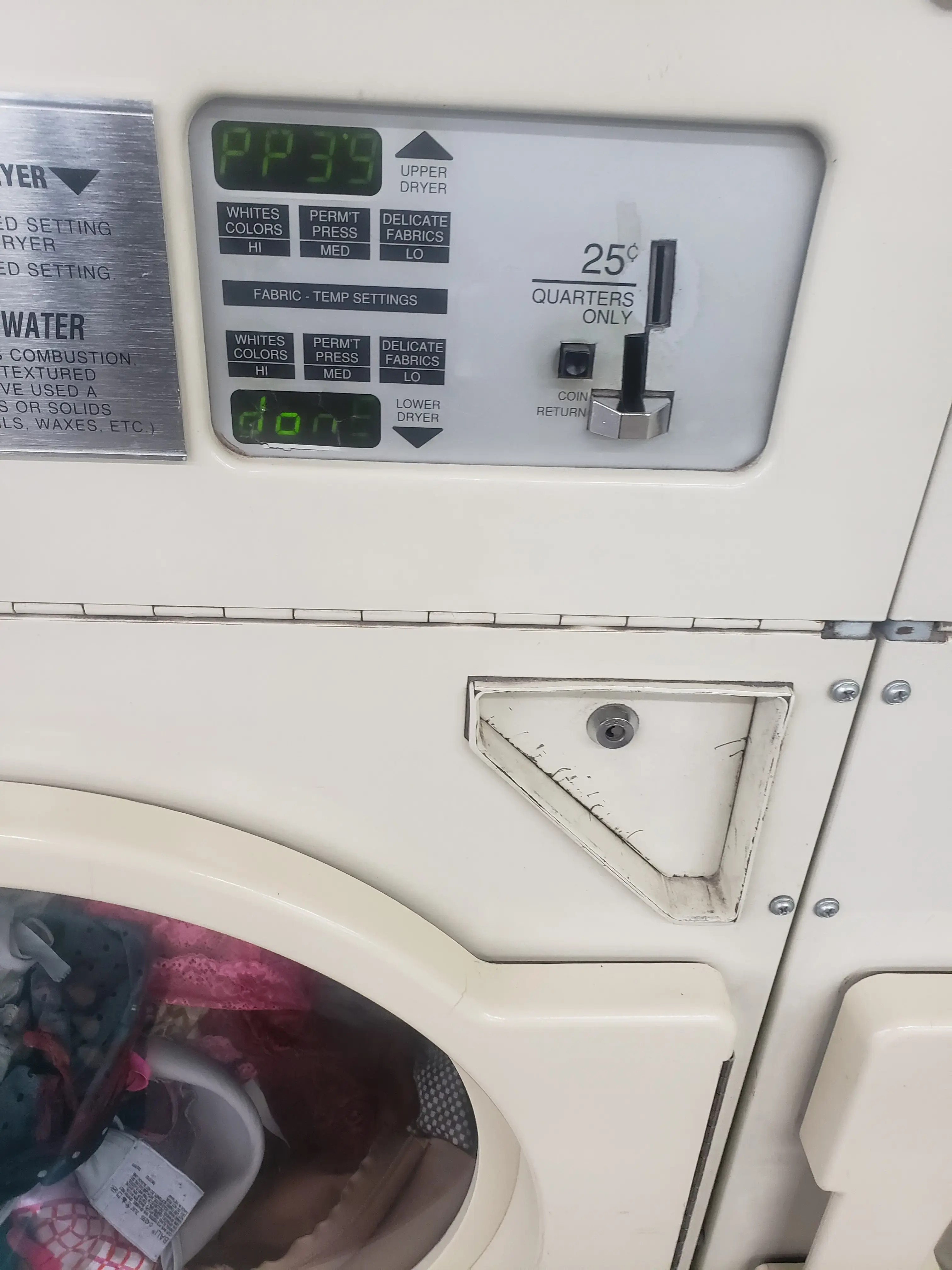 Dean's Village Laundromat - Image 13