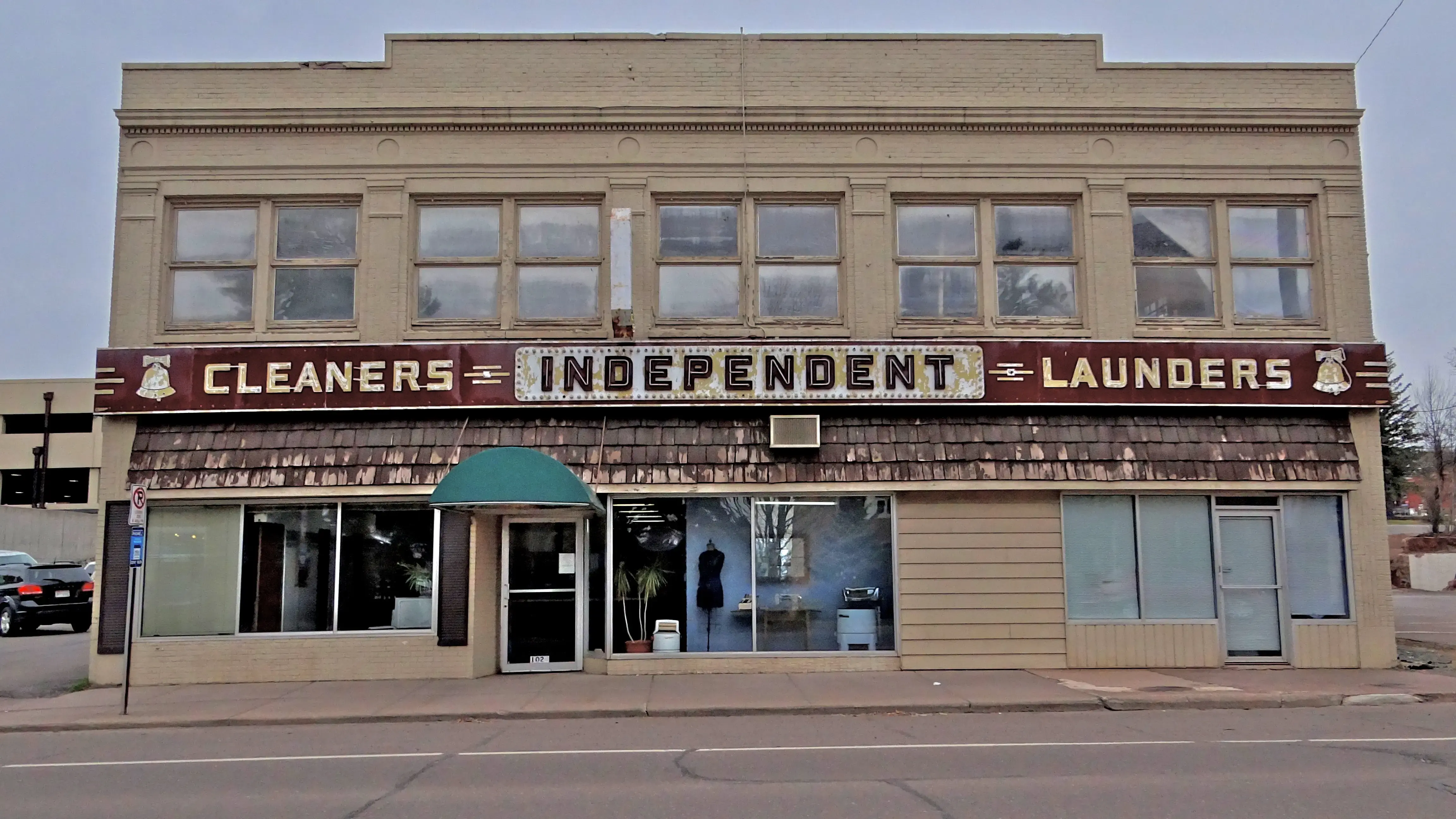 Dee Independent Cleaners location