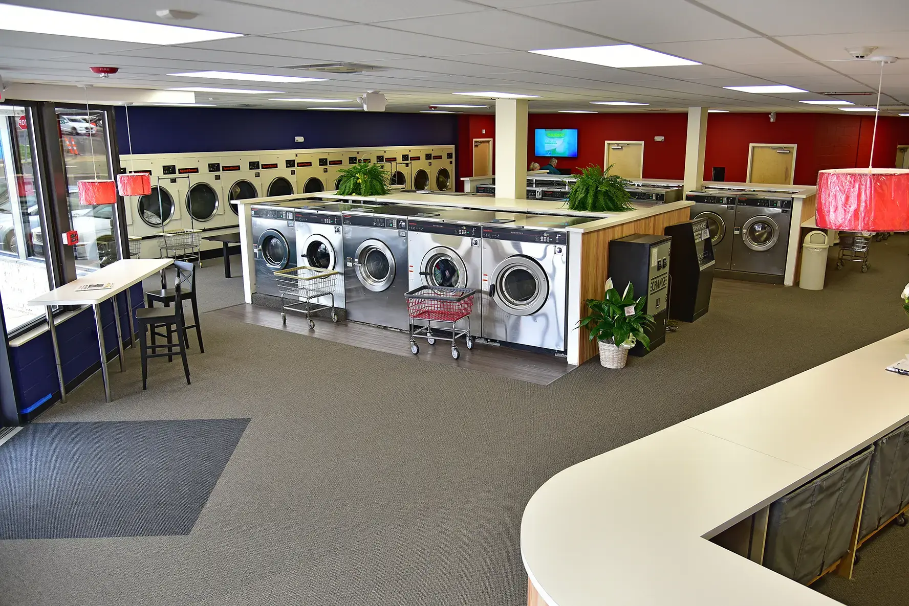 Dee's Cleaners & Laundromat location