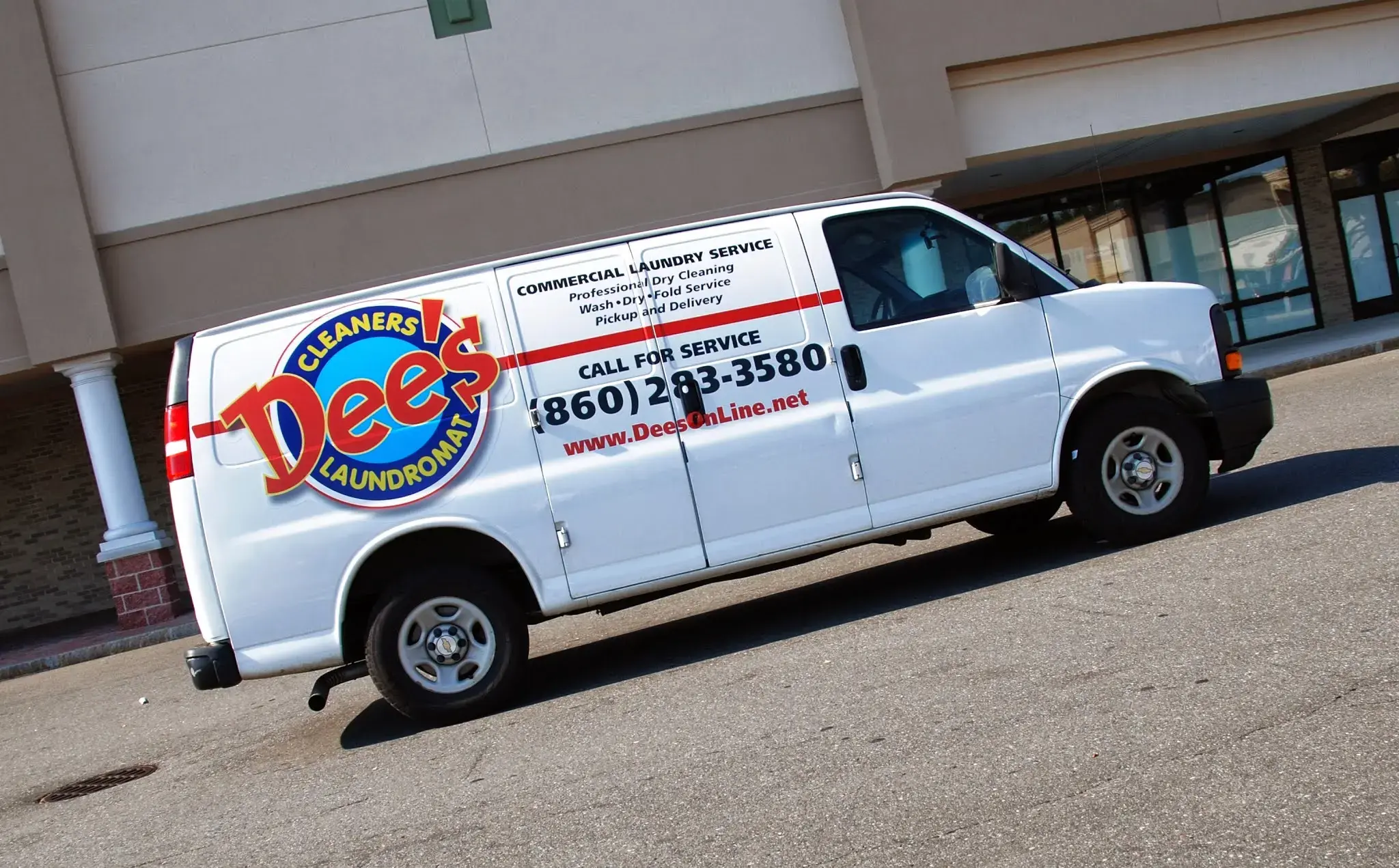 Dee's Cleaners & Laundromat thumbnail 8