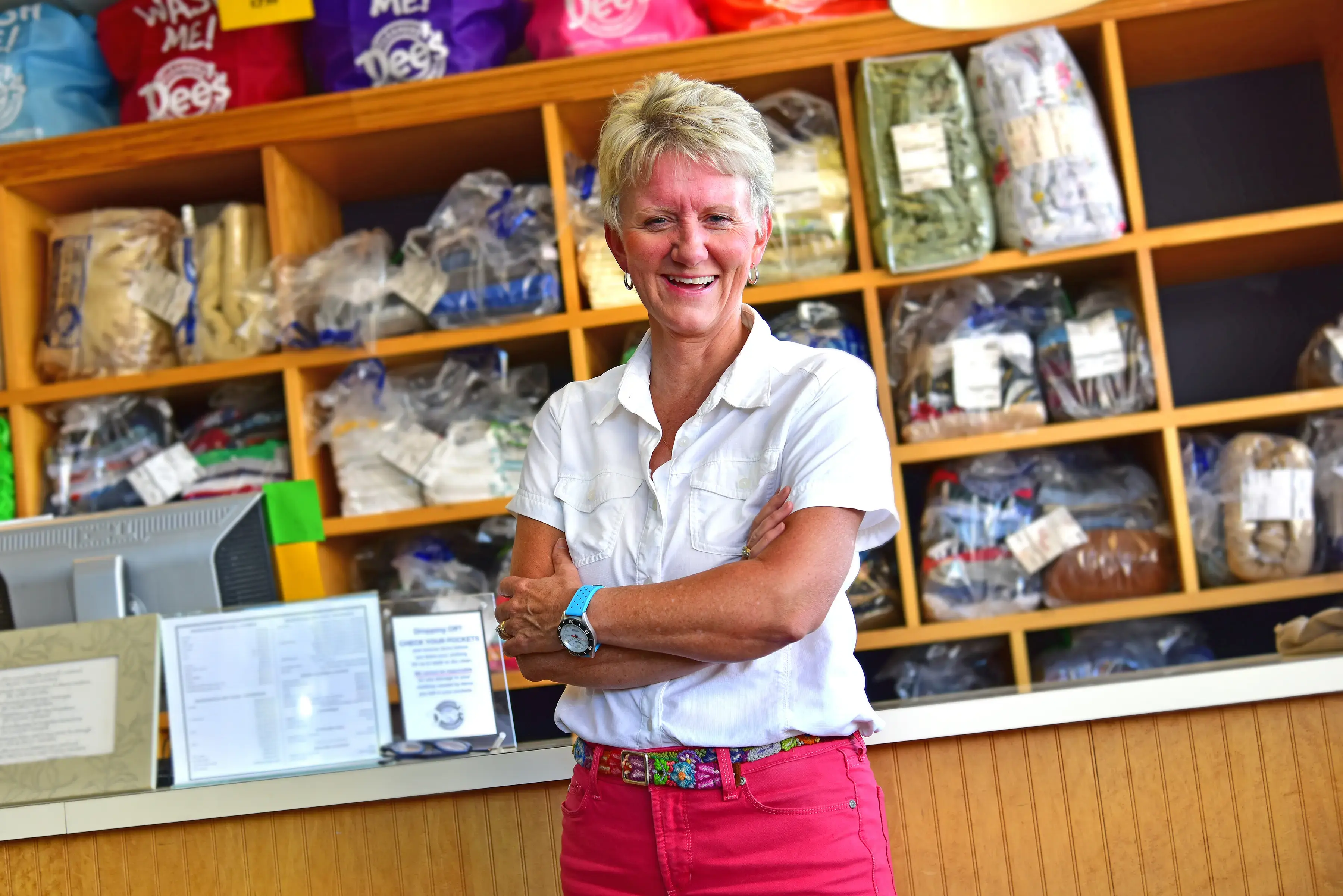 Dee's Cleaners & Laundromat - Image 11