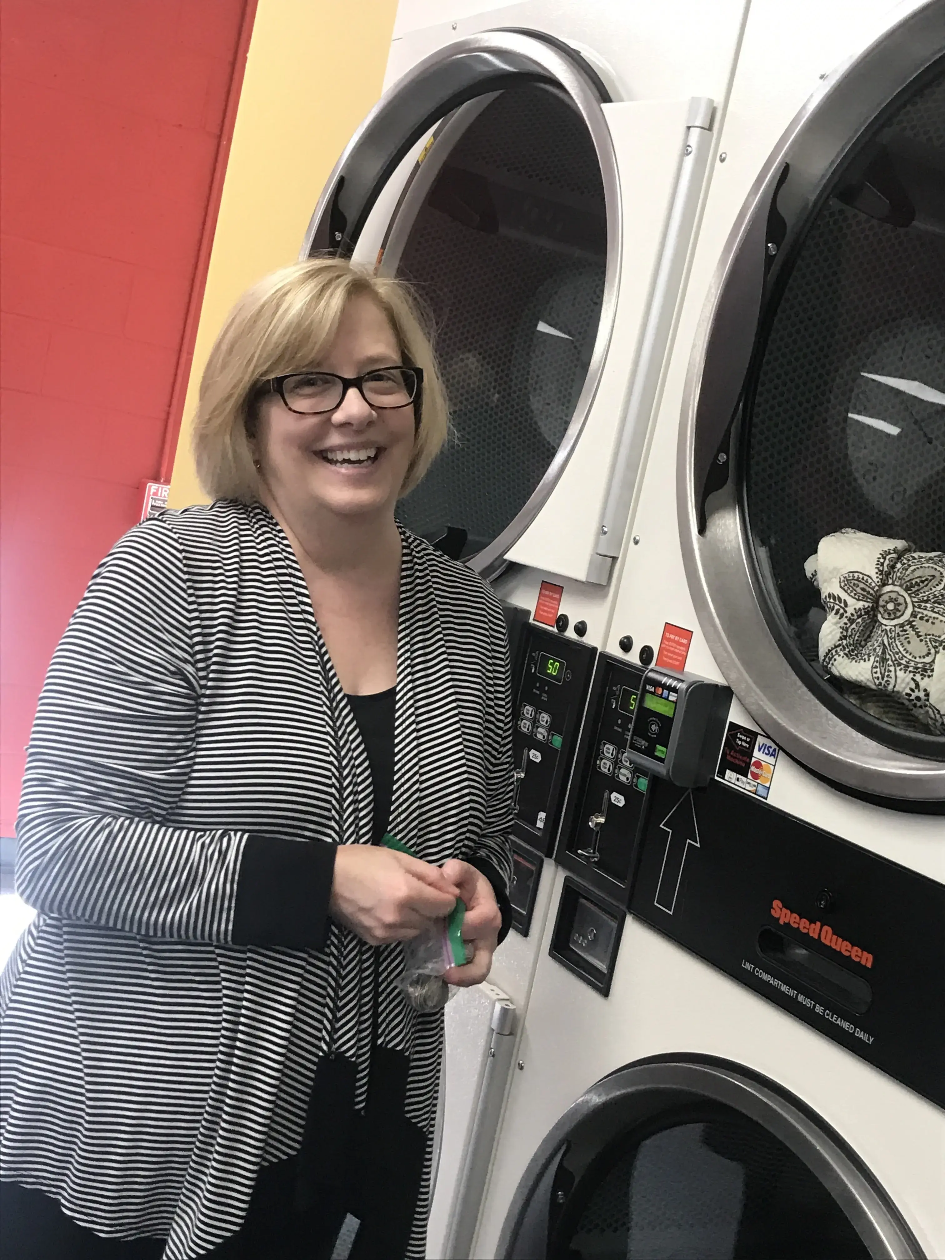 Dee's Cleaners & Laundromat thumbnail 19