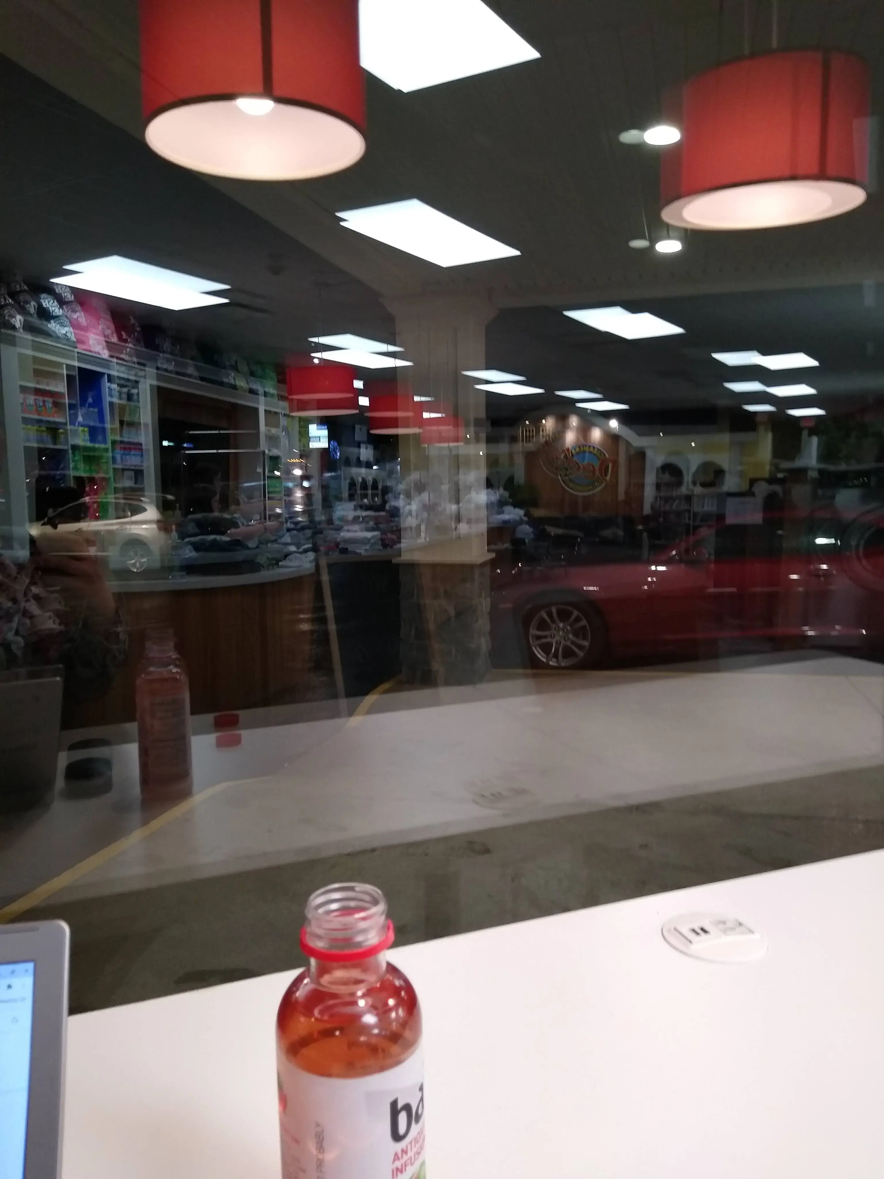 Dee's Cleaners & Laundromat - Image 15