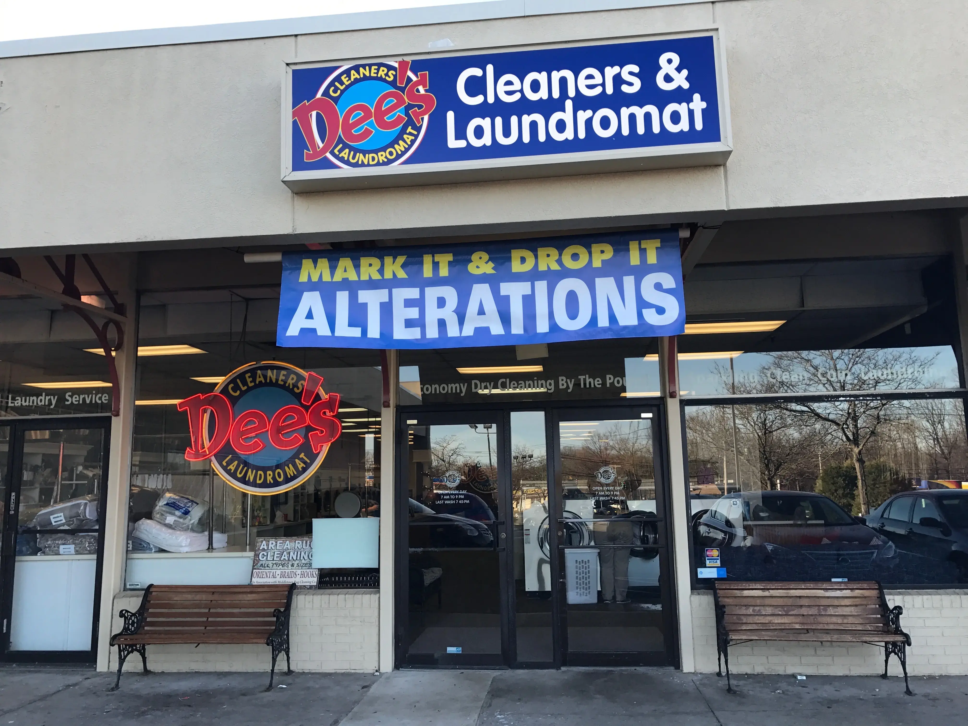 Dee's Cleaners & Laundromat - Image 3