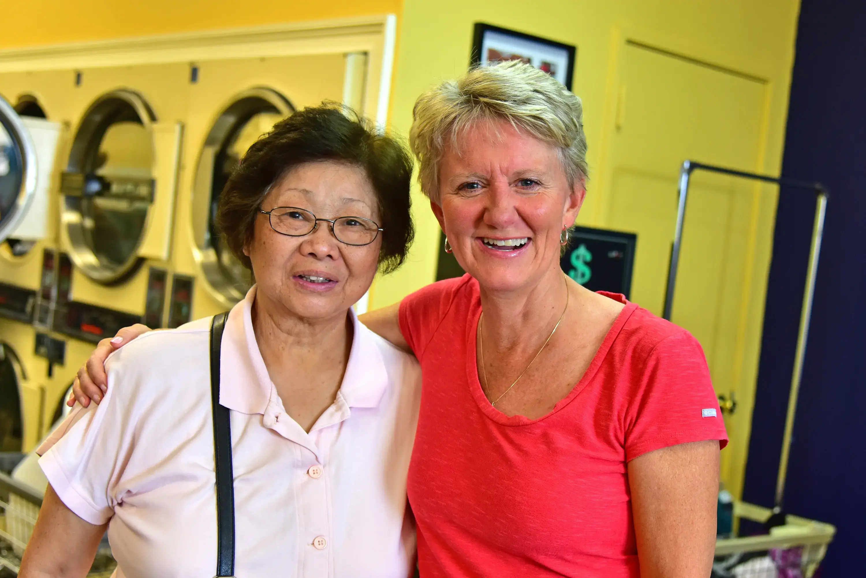 Dee's Cleaners & Laundromat - Image 13