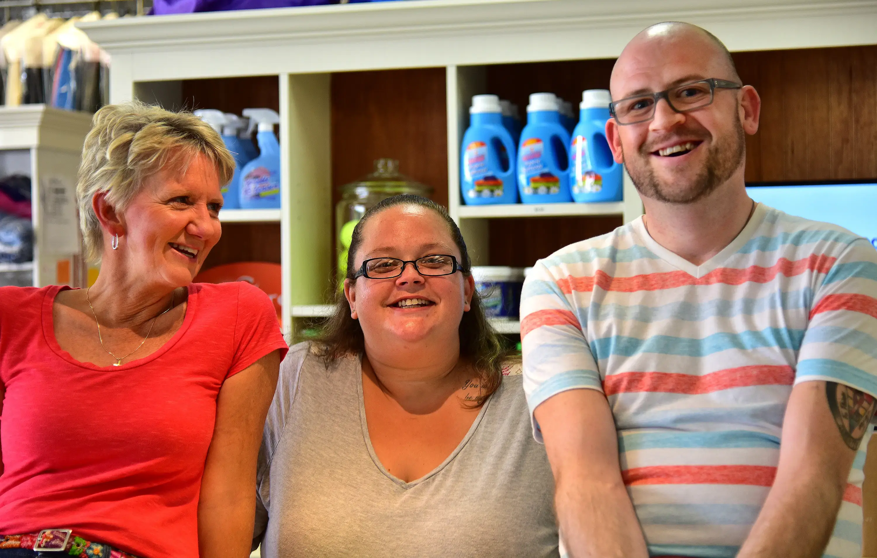 Dee's Cleaners & Laundromat - Image 12