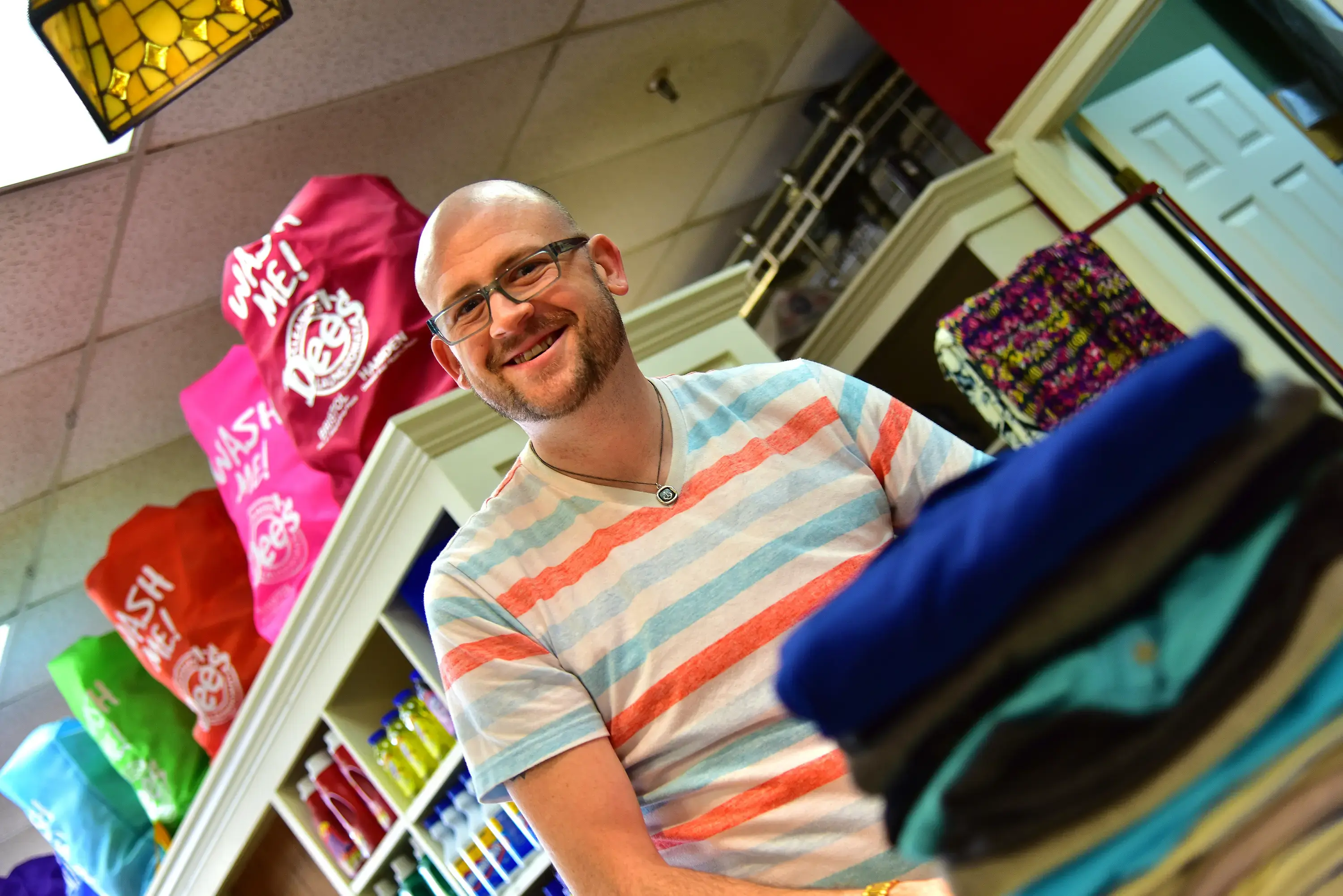 Dee's Cleaners & Laundromat - Image 10