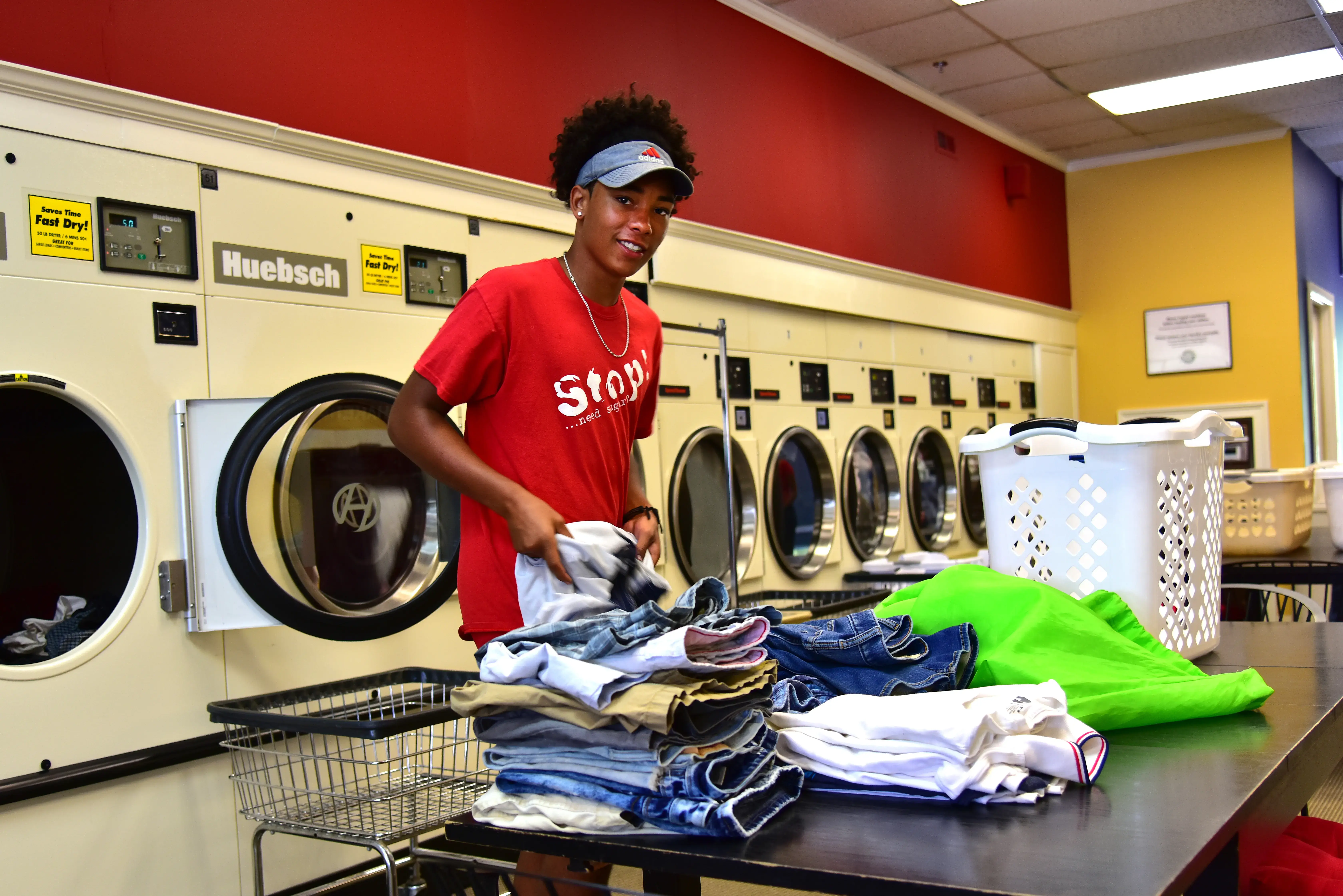 Dee's Cleaners & Laundromat thumbnail 16