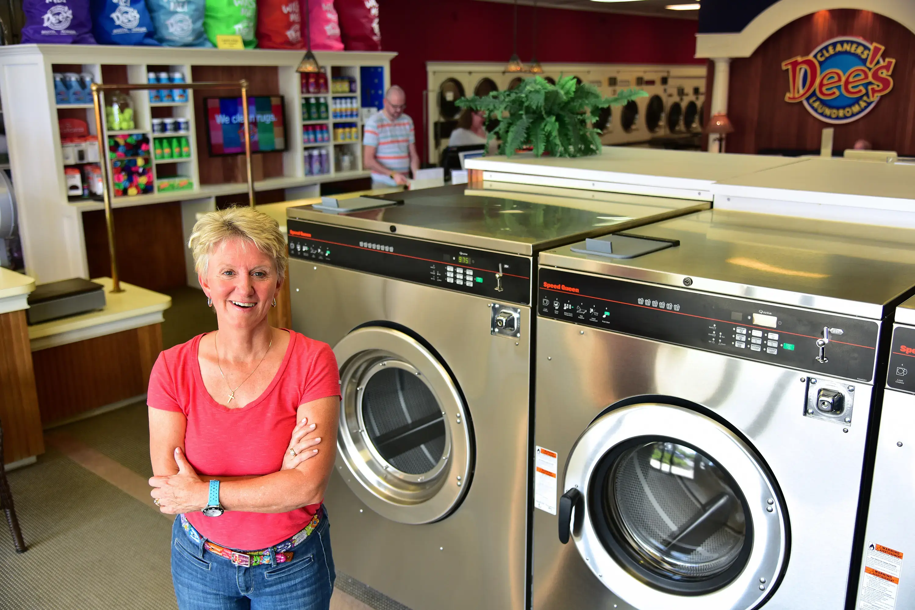 Dee's Cleaners & Laundromat - Image 19