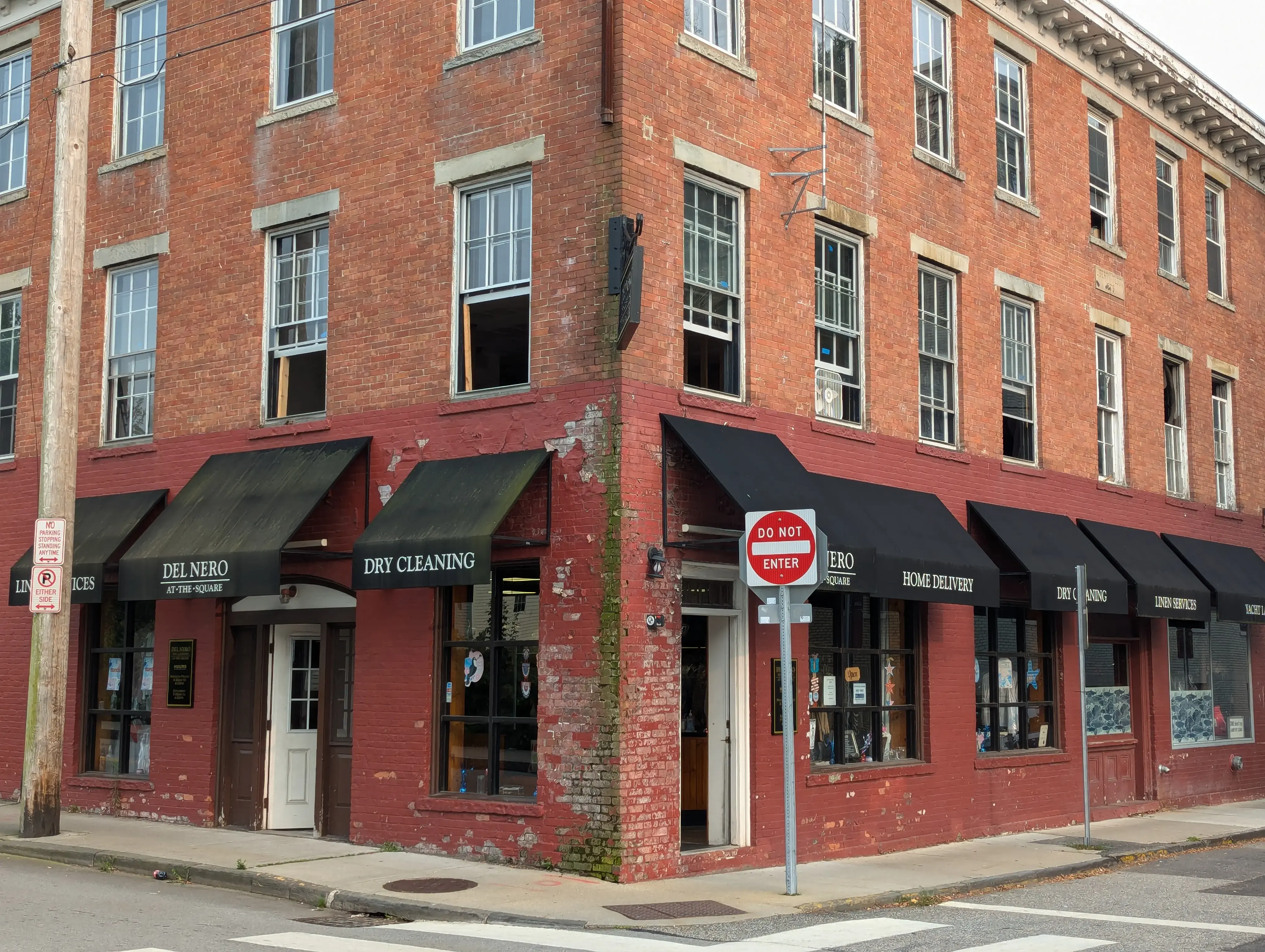Del Nero Cleaners location