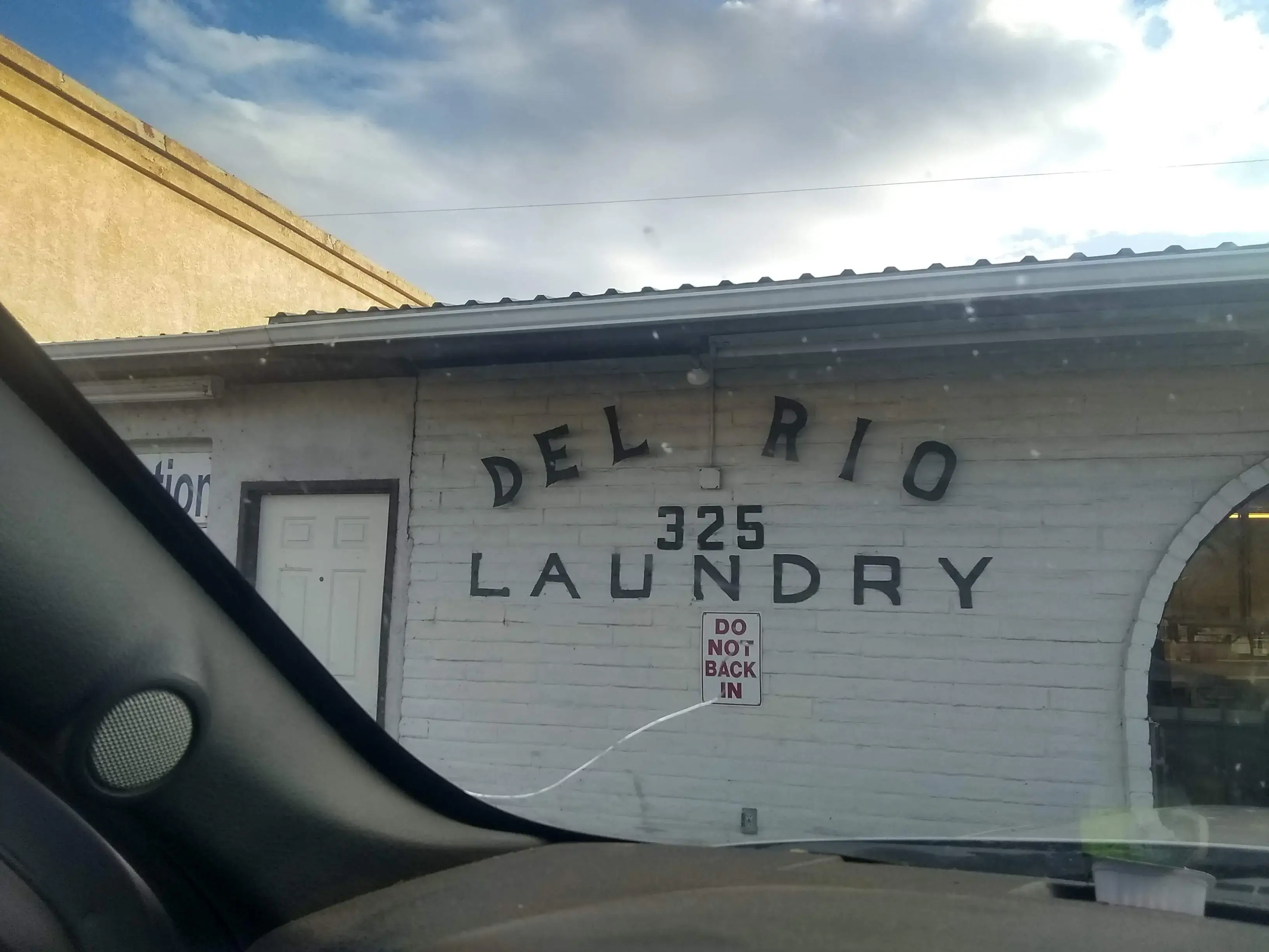 Del Rio Laundry thumbnail 6
