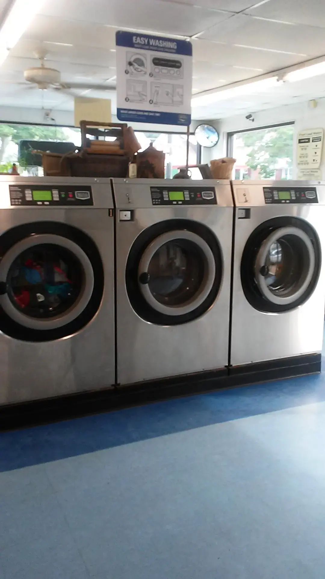 Dell's Coin Laundry thumbnail 16