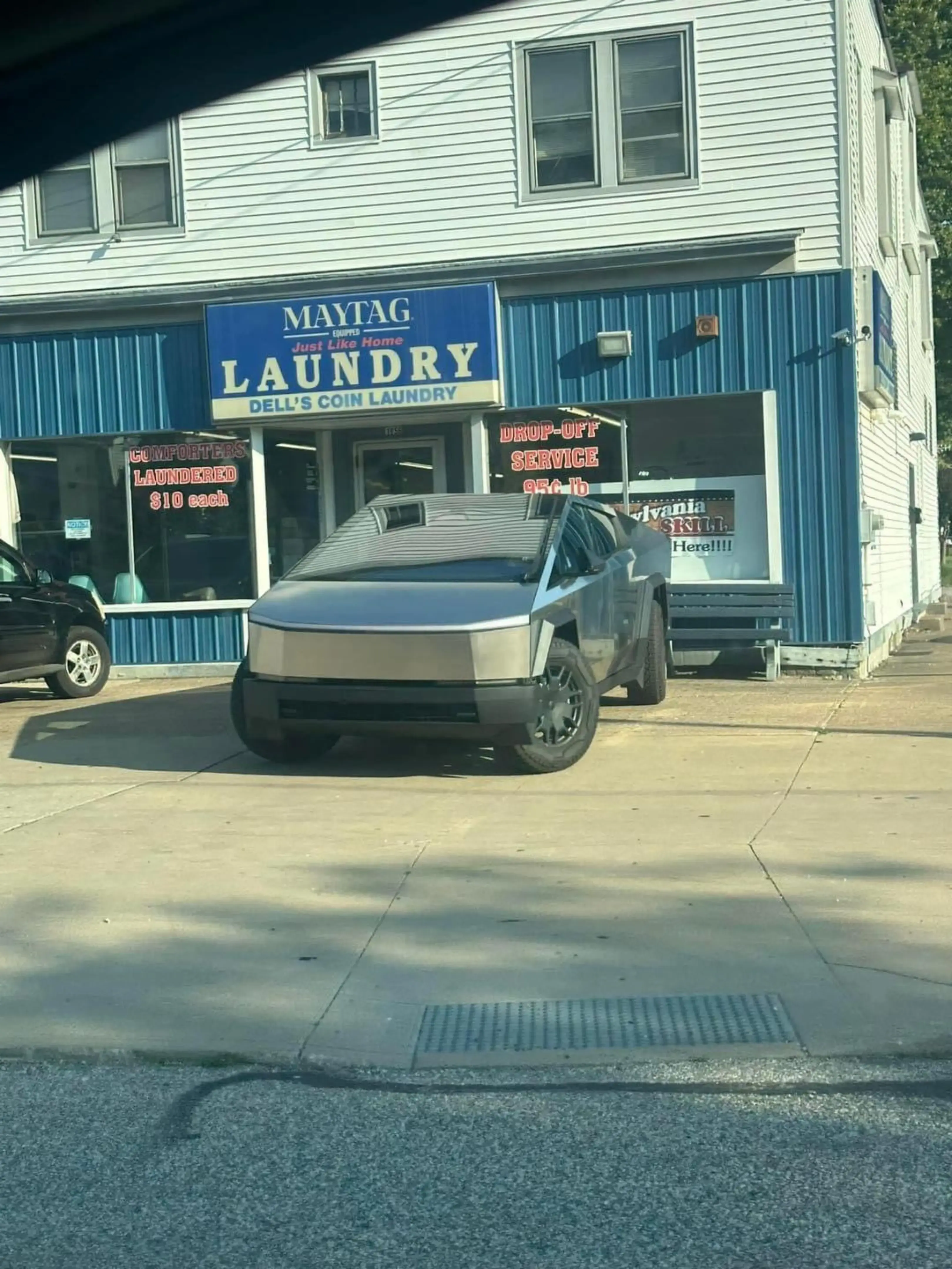 Dell's Coin Laundry thumbnail 5