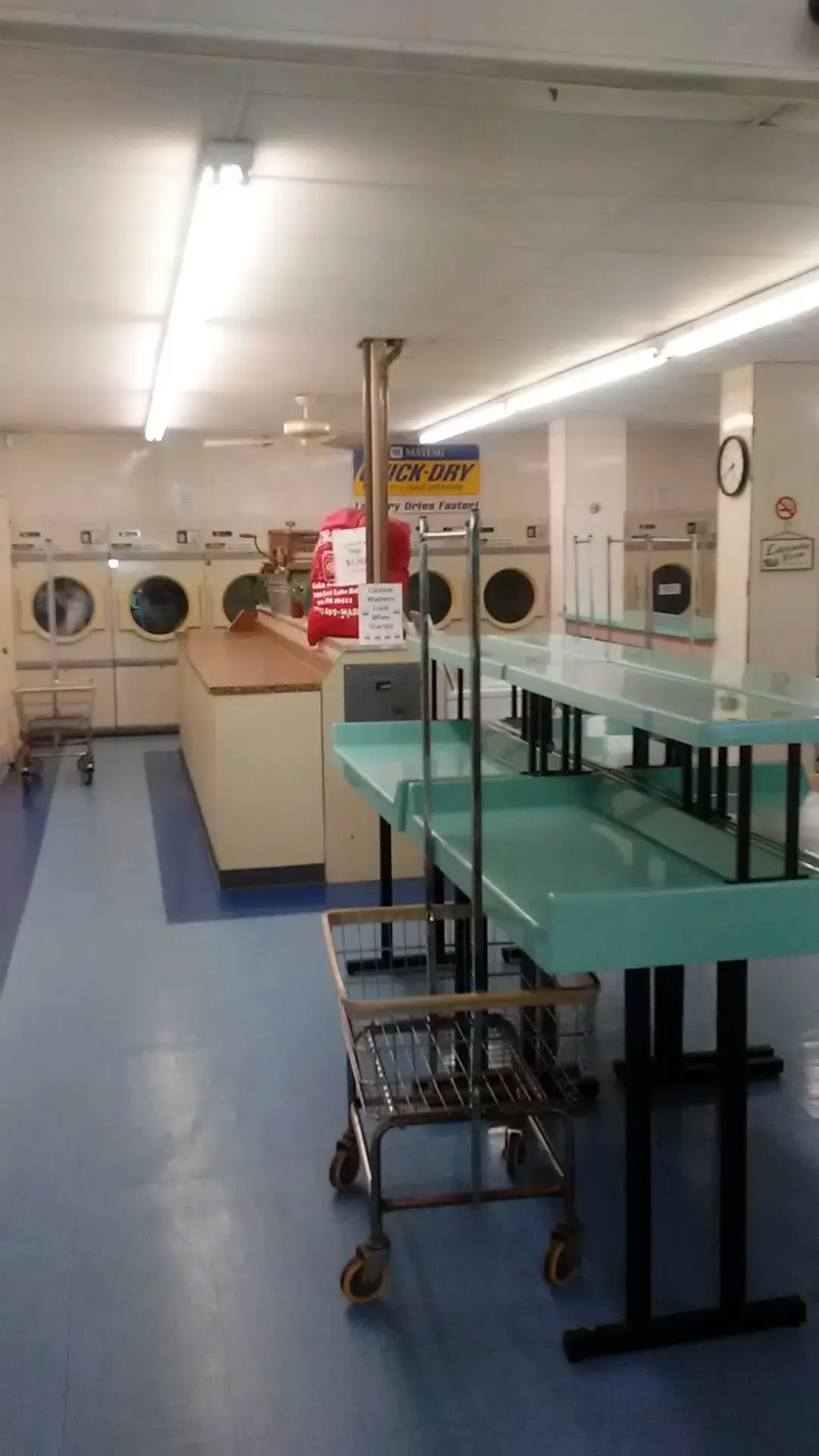 Dell's Coin Laundry thumbnail 8