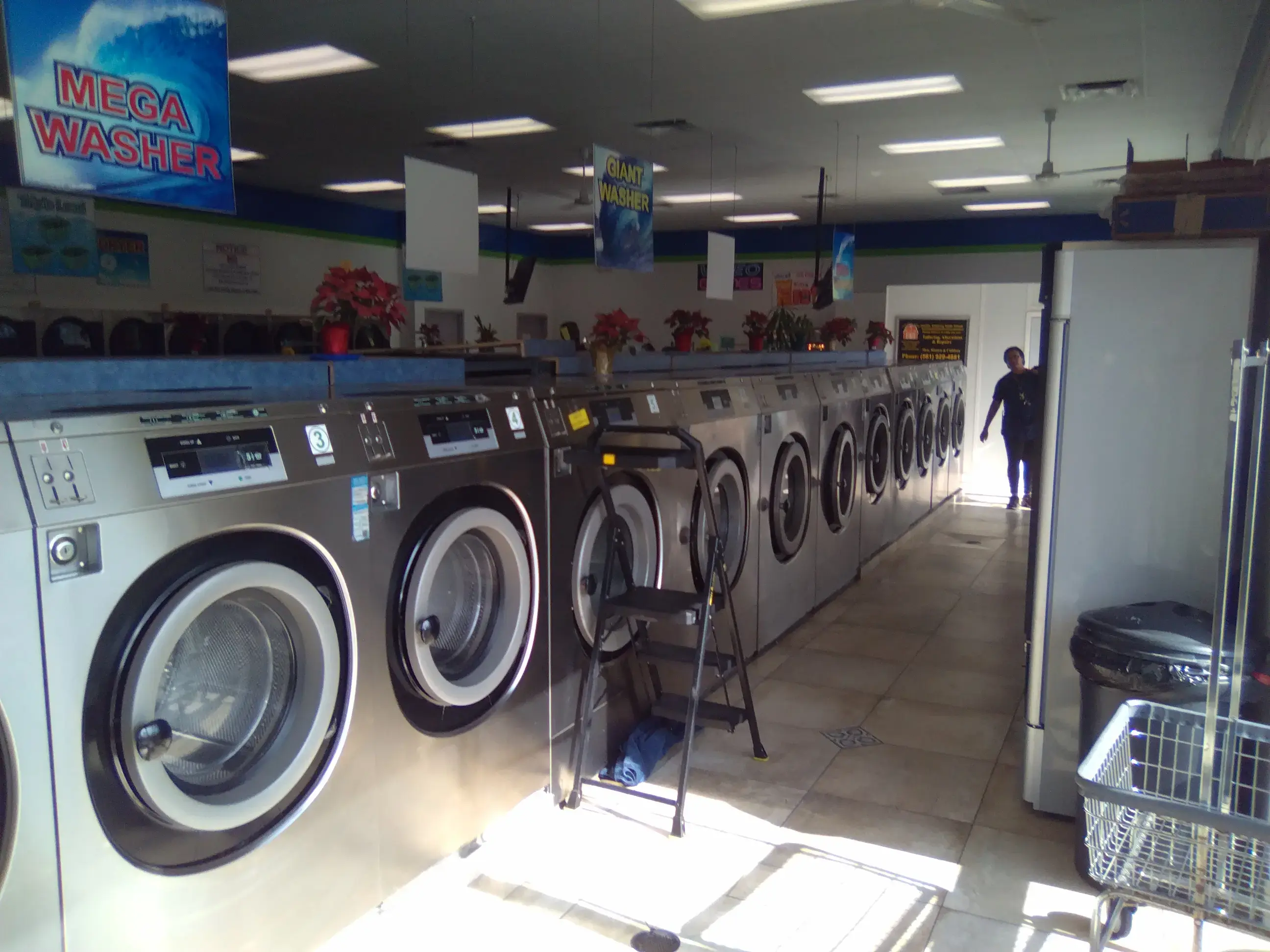 DELRAY CITY LAUNDROMAT thumbnail 3