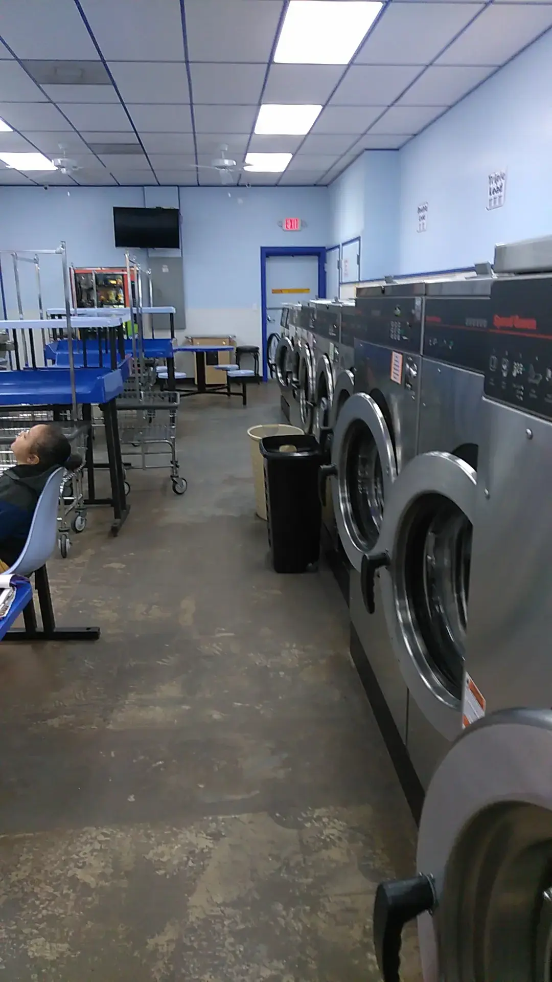 Deltona Plaza Laundry thumbnail 15