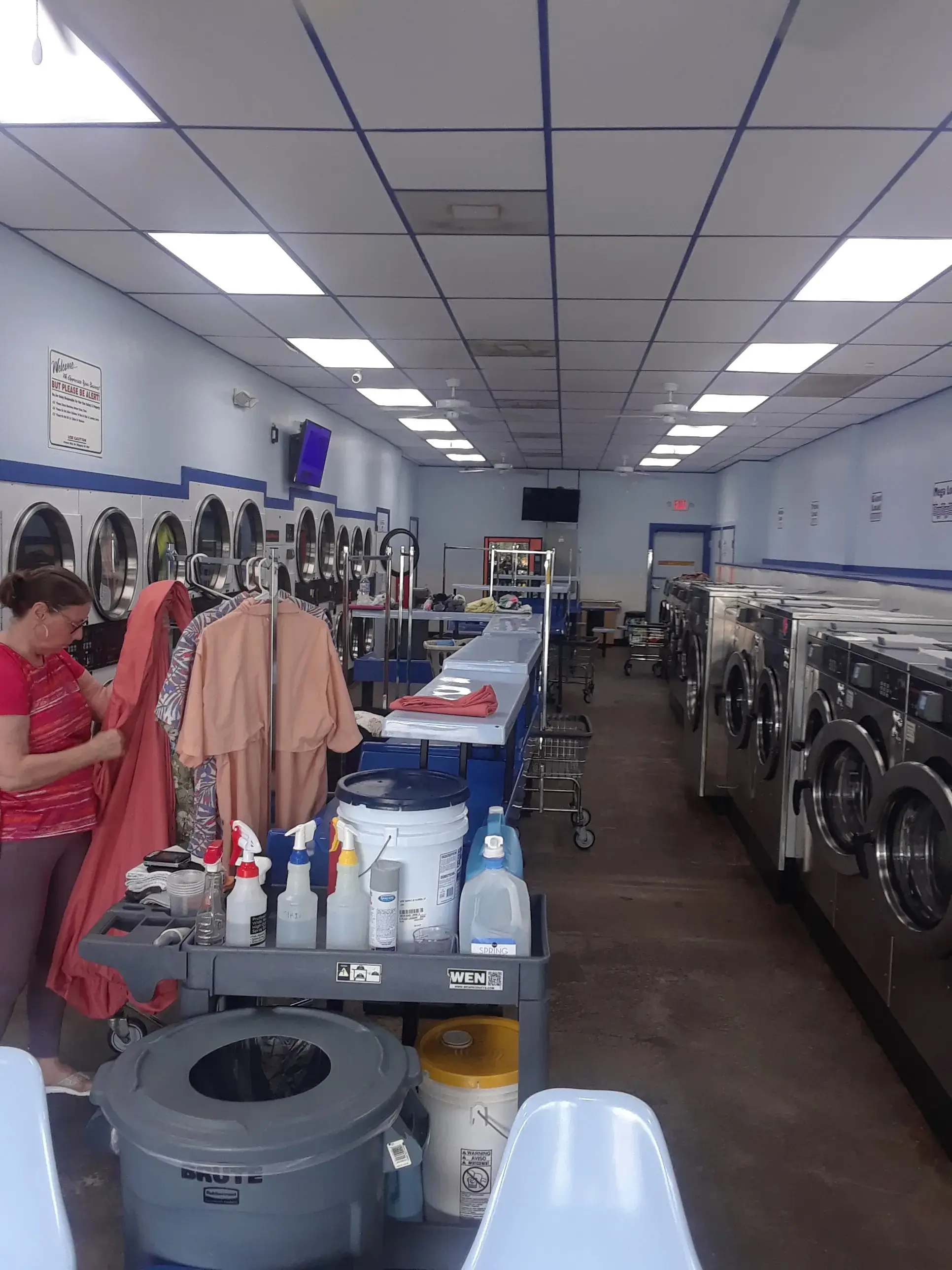 Deltona Plaza Laundry - Image 11
