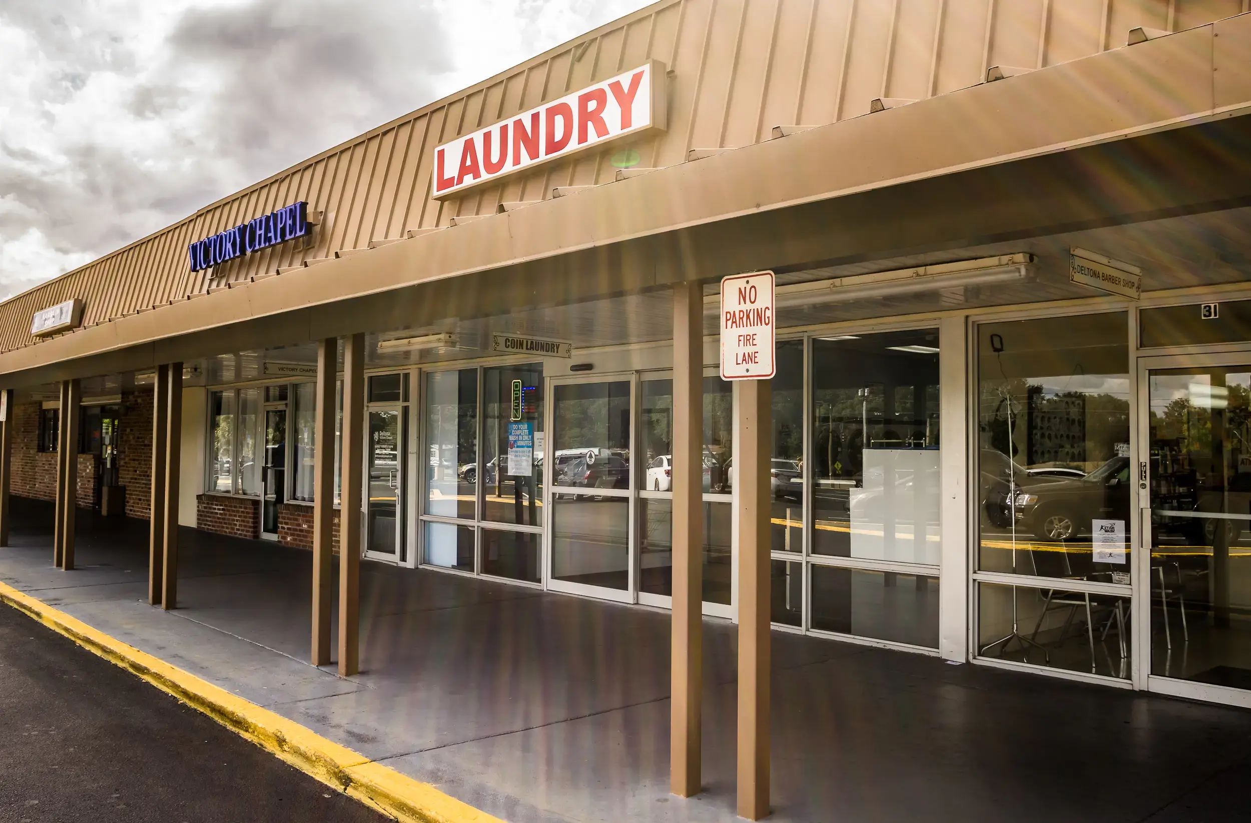 Deltona Plaza Laundry - Image 3