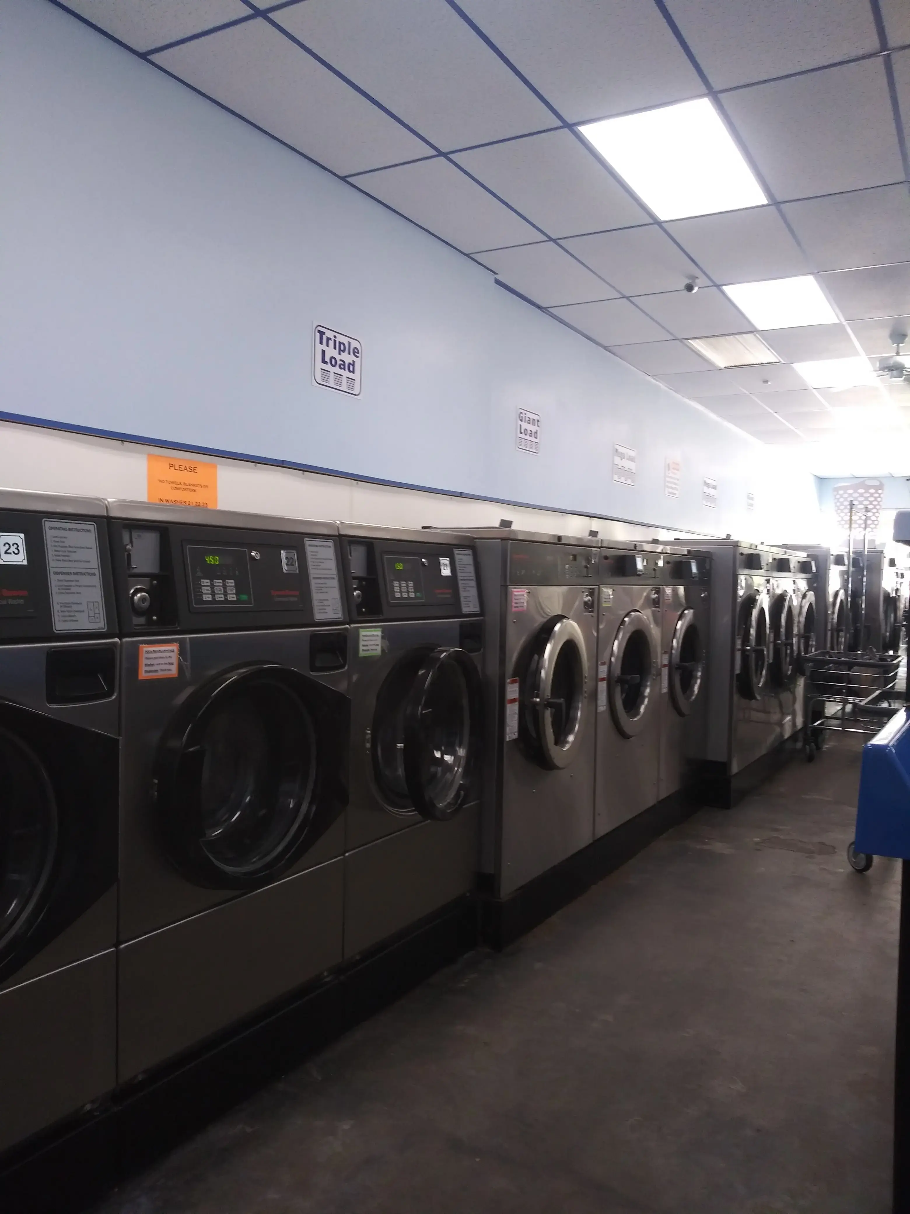 Deltona Plaza Laundry - Image 17
