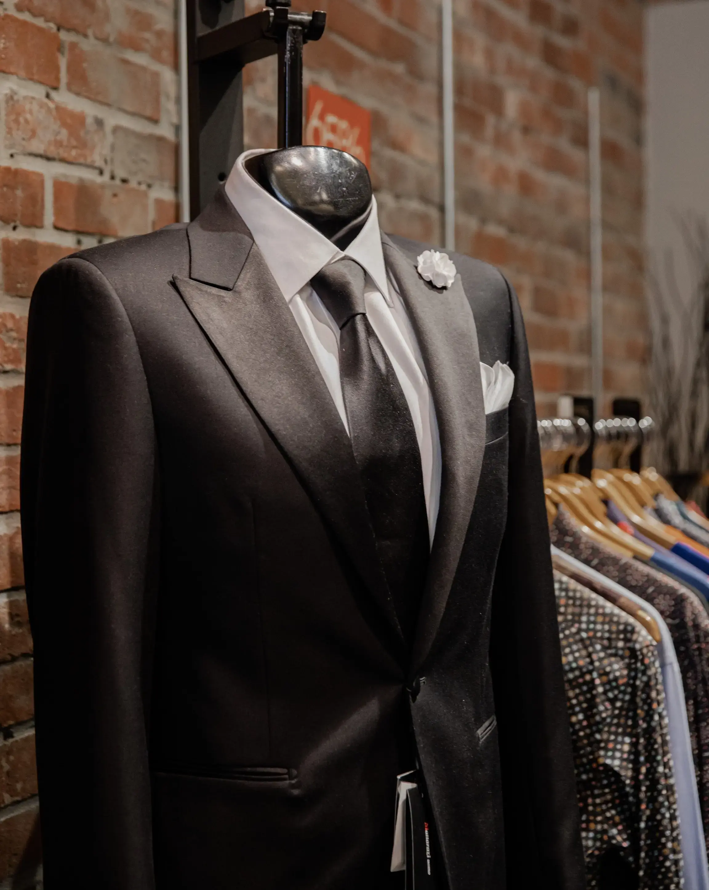 Deluxe Cleaners & Alterations - Image 5