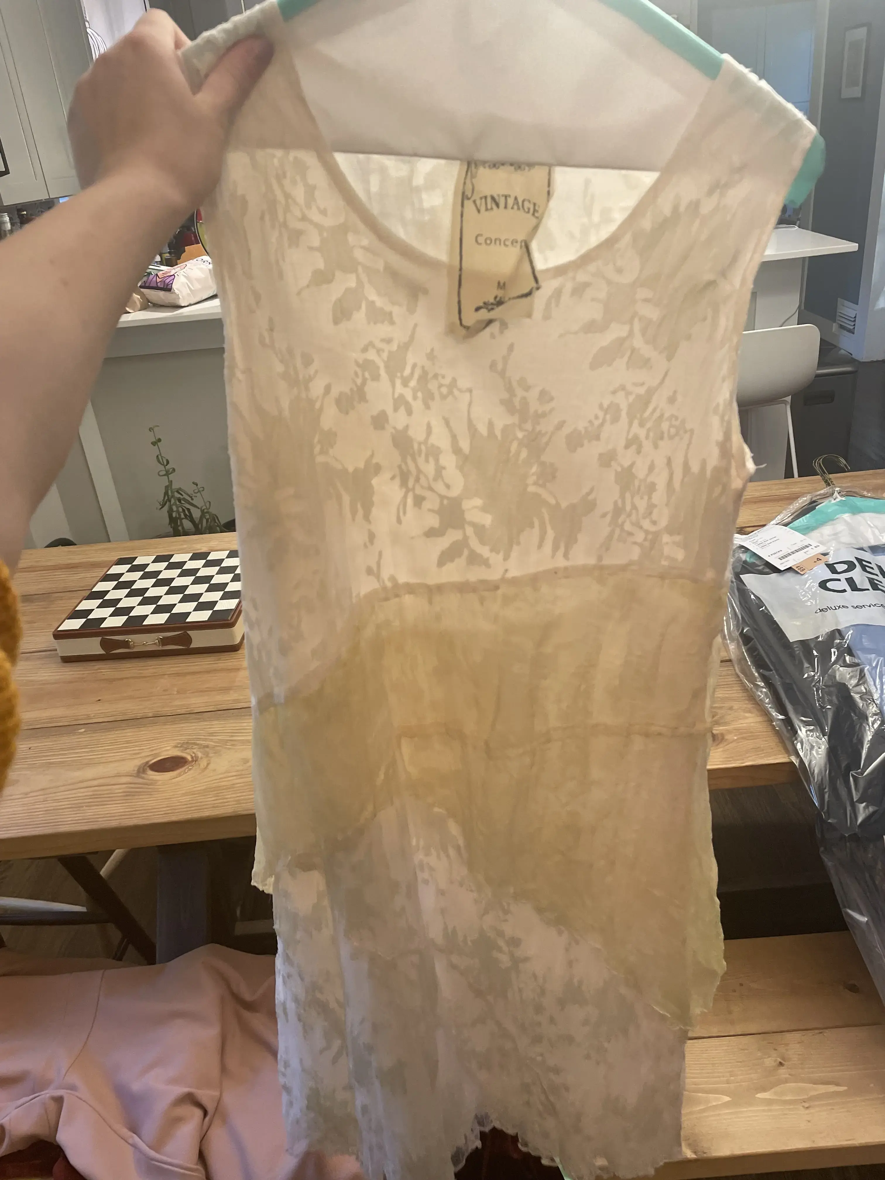 Deluxe Cleaners - Image 1