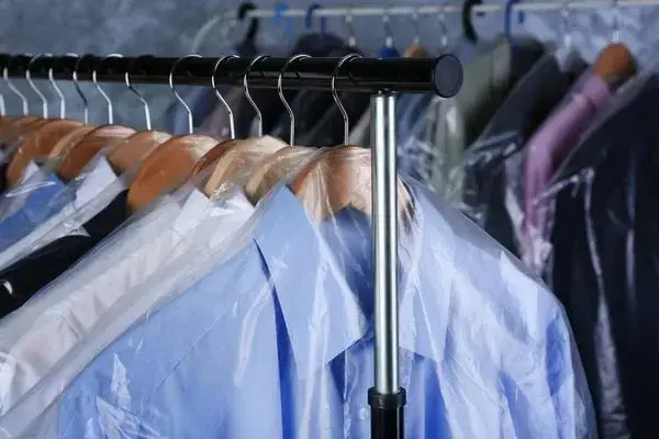 Deluxe Cleaners - Image 3