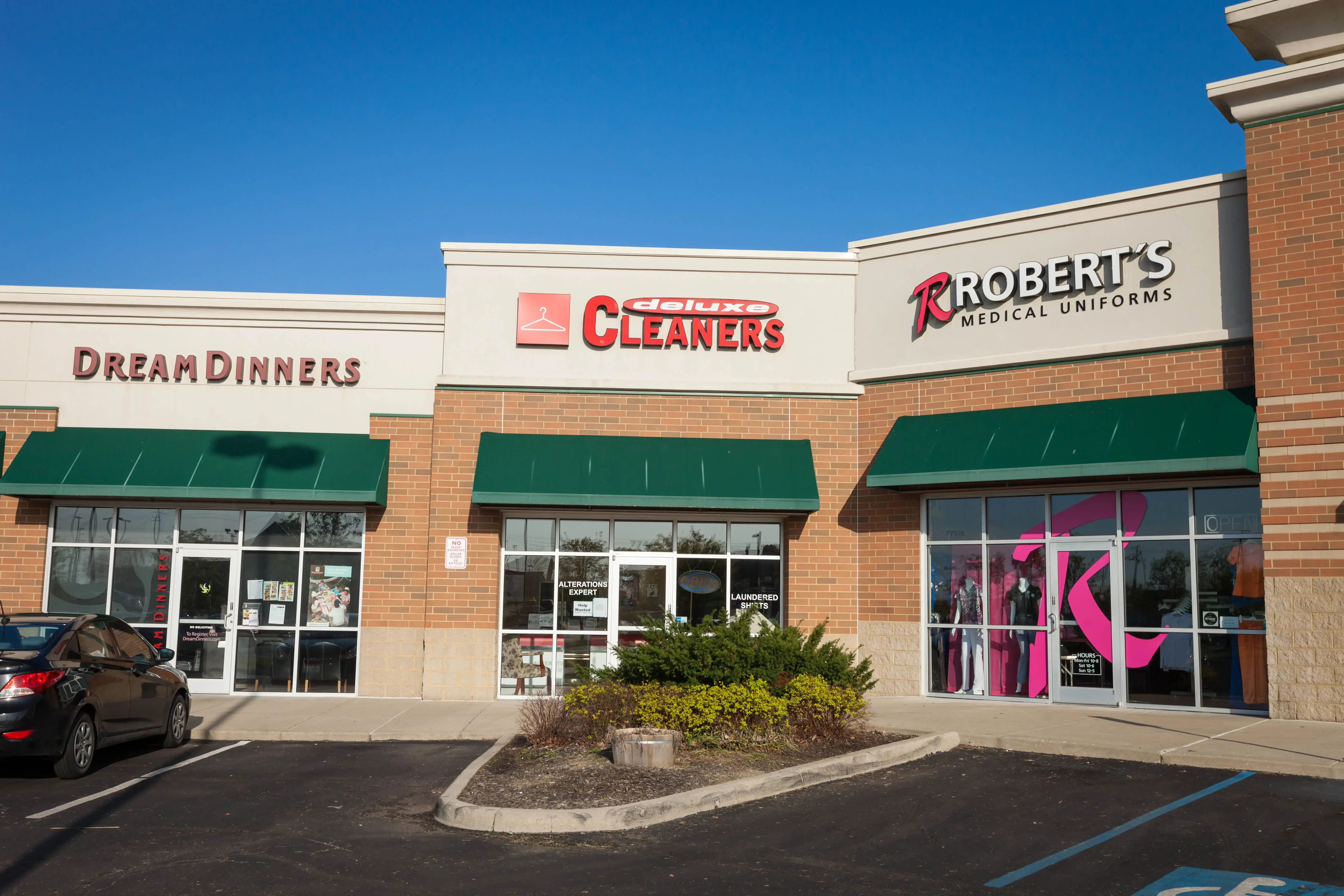 Deluxe Cleaners - Image 4