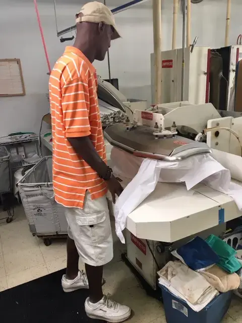 Deluxe Cleaners - Image 7