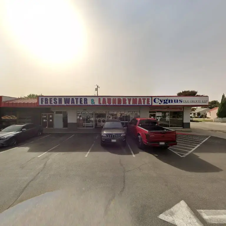 Deluxe Laundromat/ Lavanderia & Water | Open 24 Hours thumbnail 14