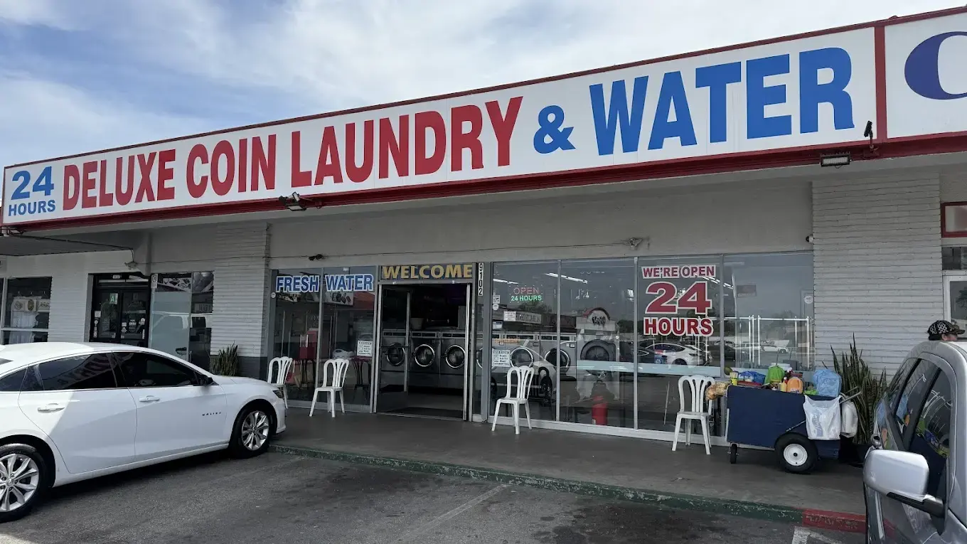 Deluxe Laundromat/ Lavanderia & Water | Open 24 Hours - Image 1