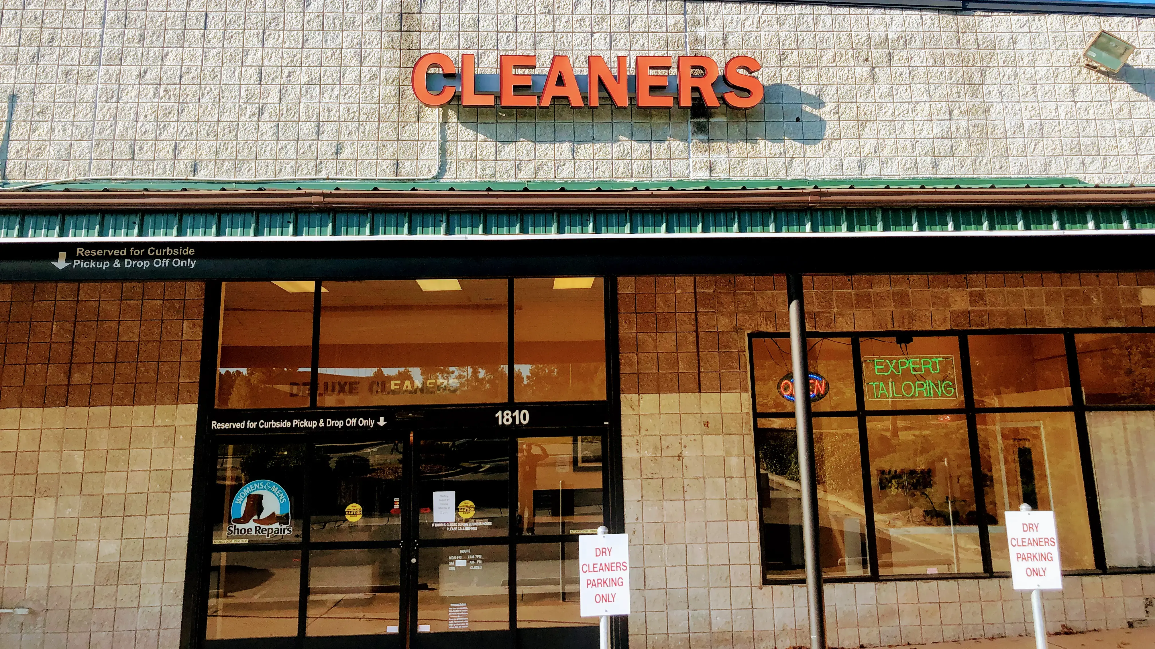 Deluxe Laundry and Dry Cleaners thumbnail 1