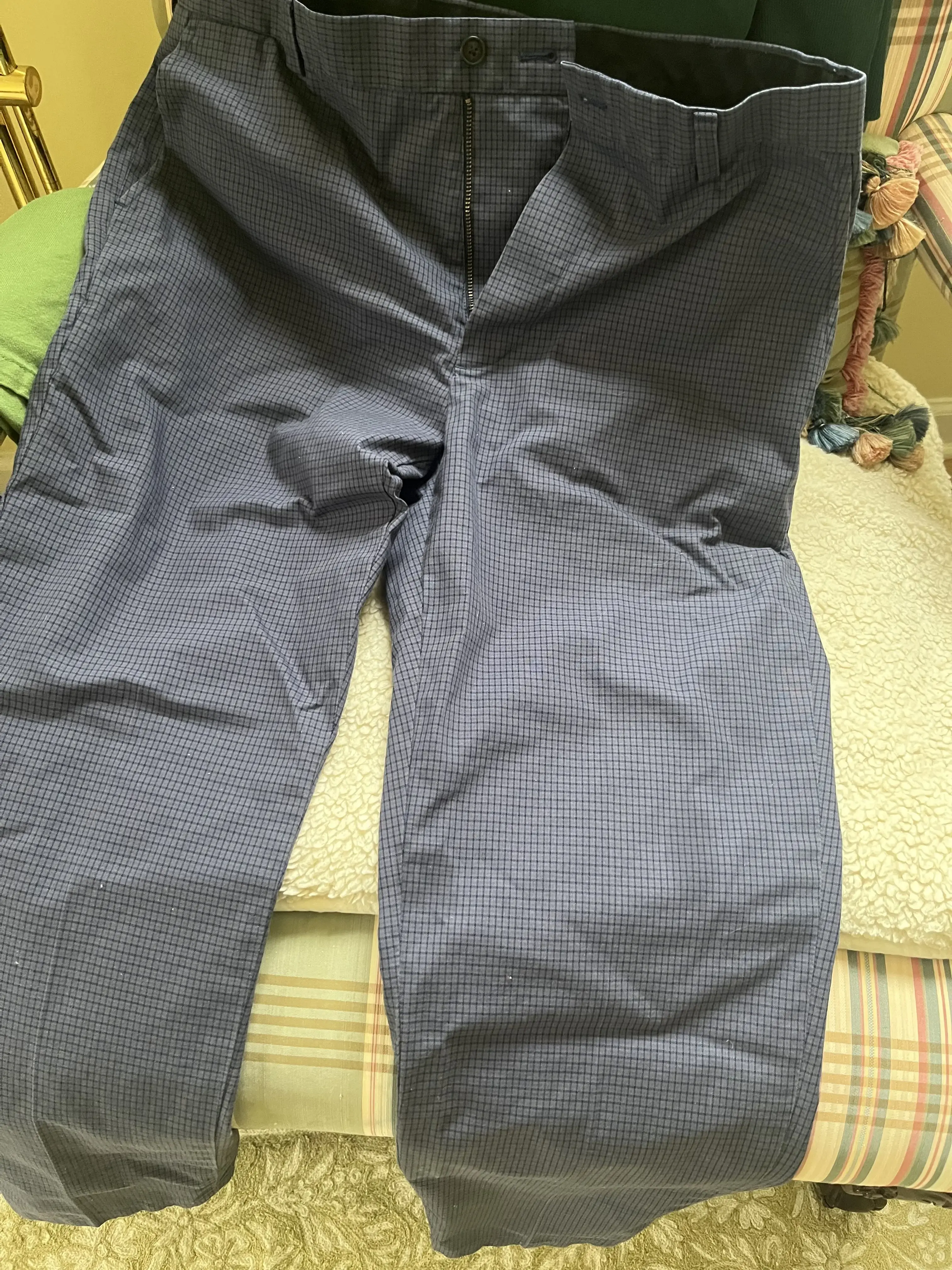 Deluxe Laundry and Dry Cleaners - Image 15