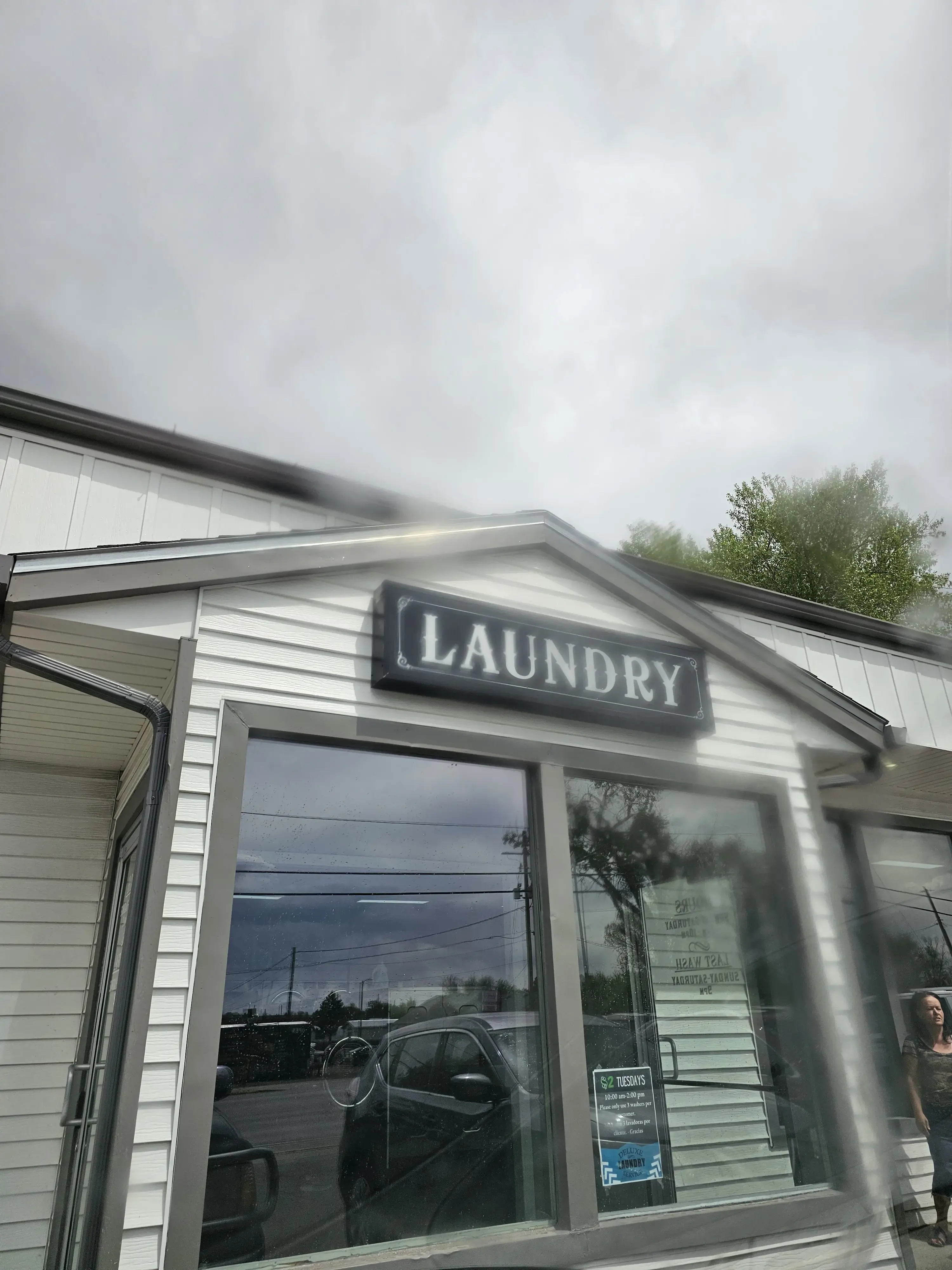 Deluxe Laundry Service - Image 2
