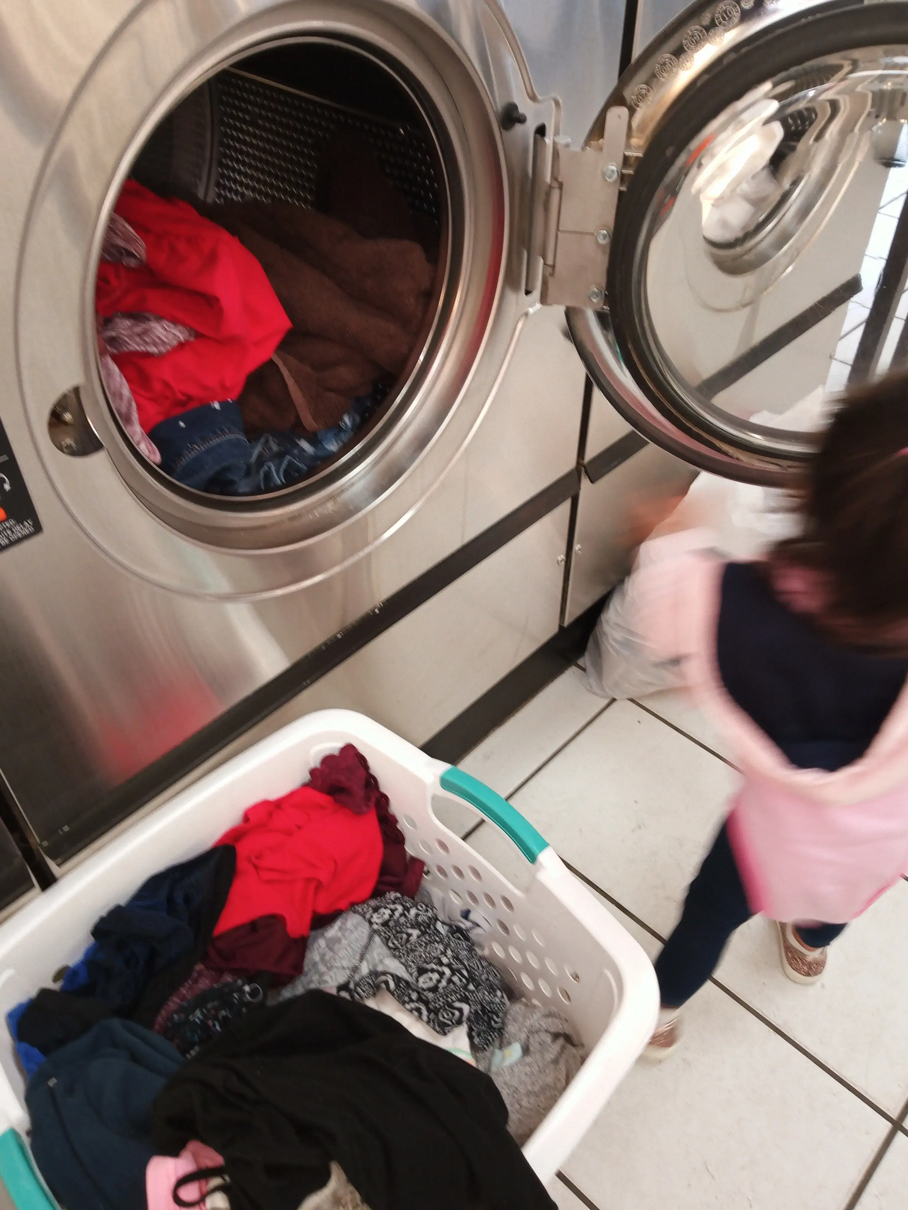 Deluxe Laundry Service thumbnail 16