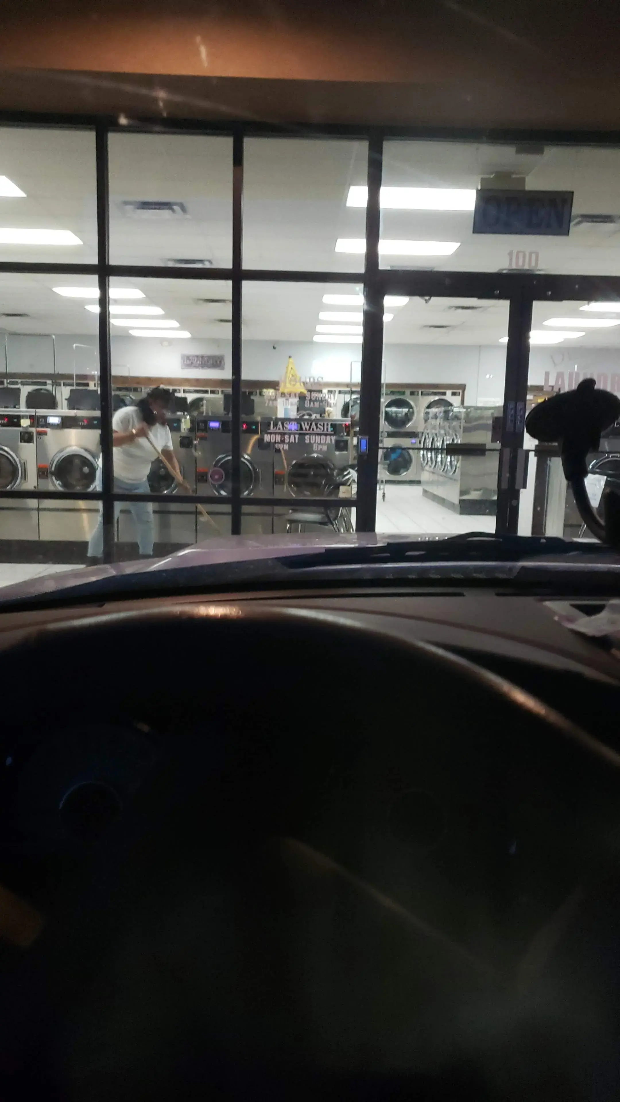 Deluxe Laundry Service - Image 14