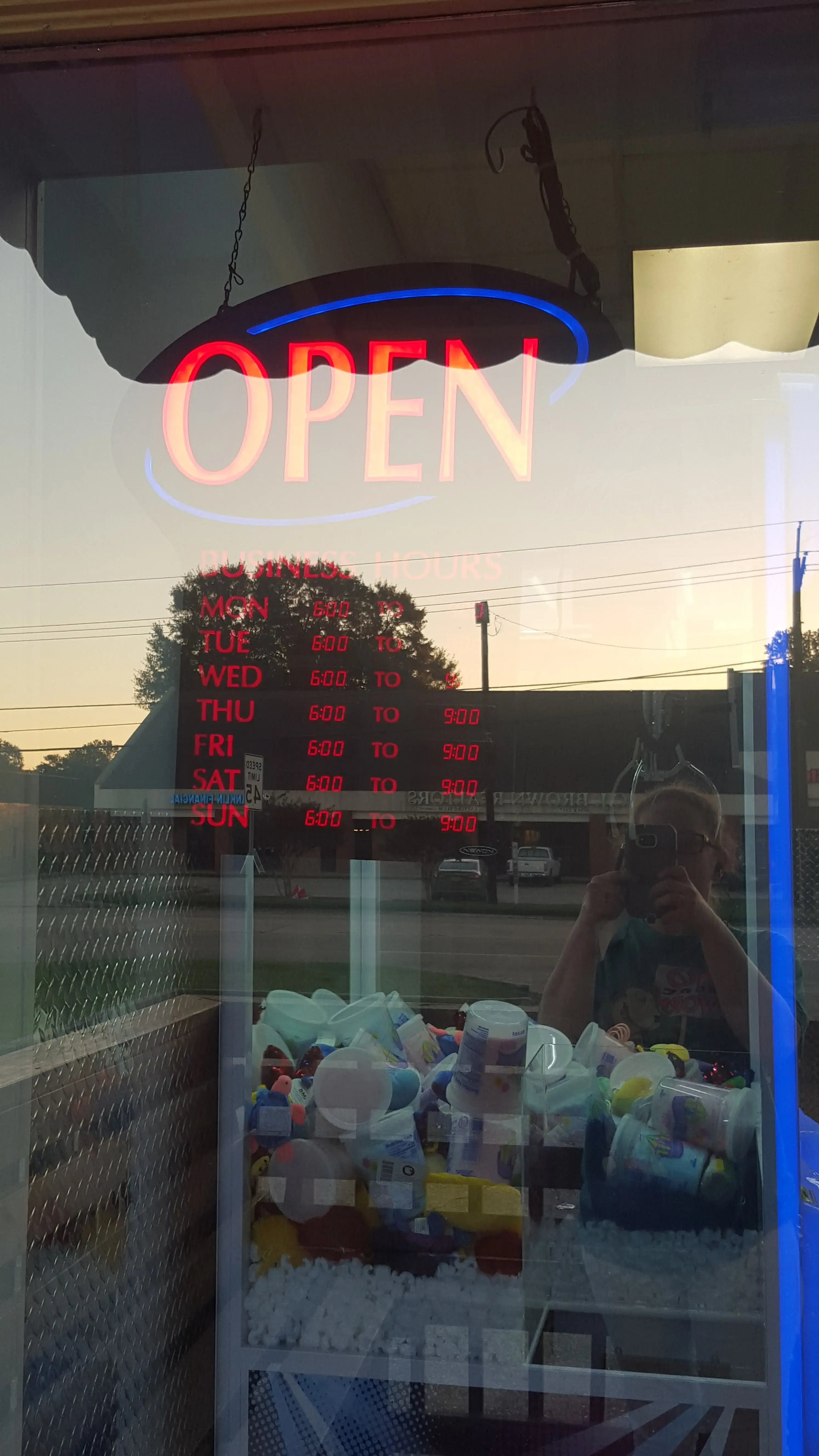 Denham Springs Coin Laundry thumbnail 5
