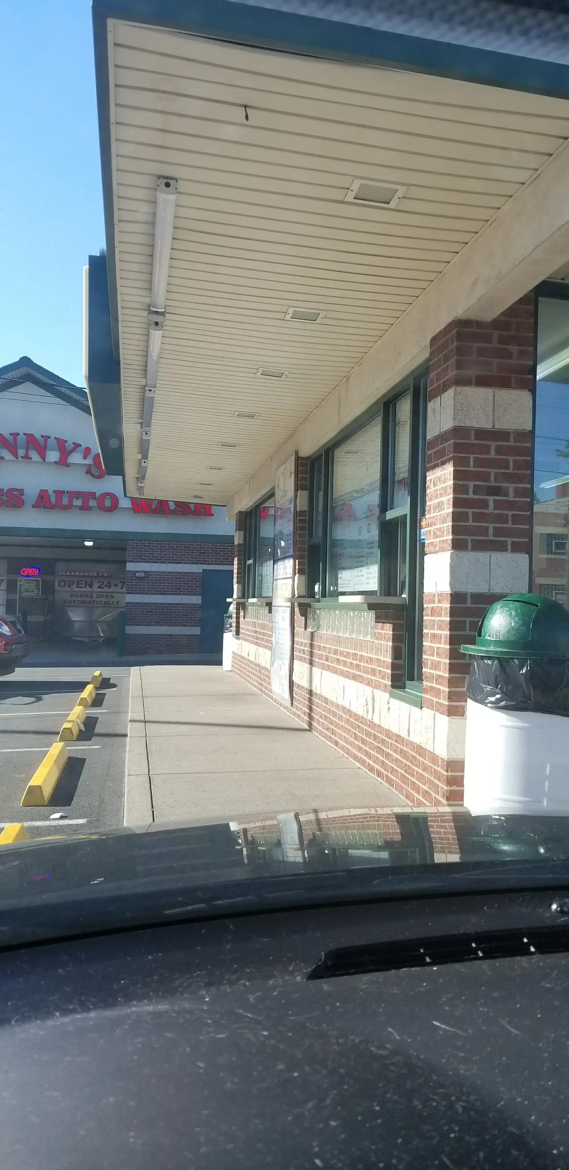 Denny's Coin Laundry - Image 3