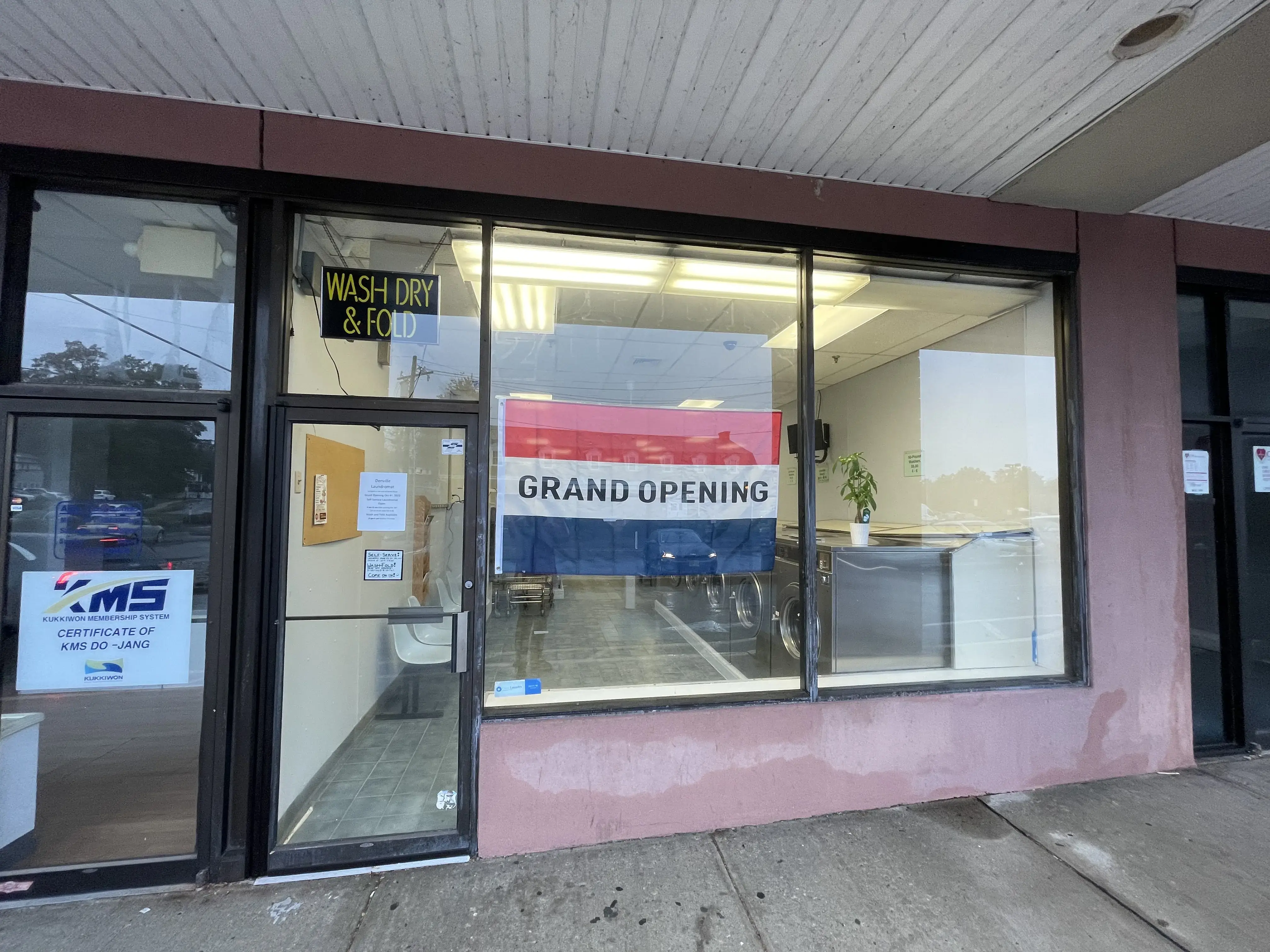 Denville Laundromat/Wash & Fold - Image 8