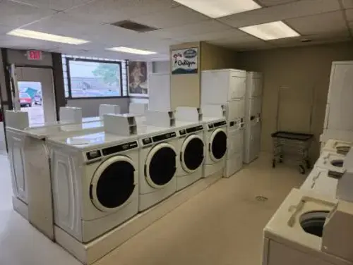 Depot Laundromat thumbnail 20