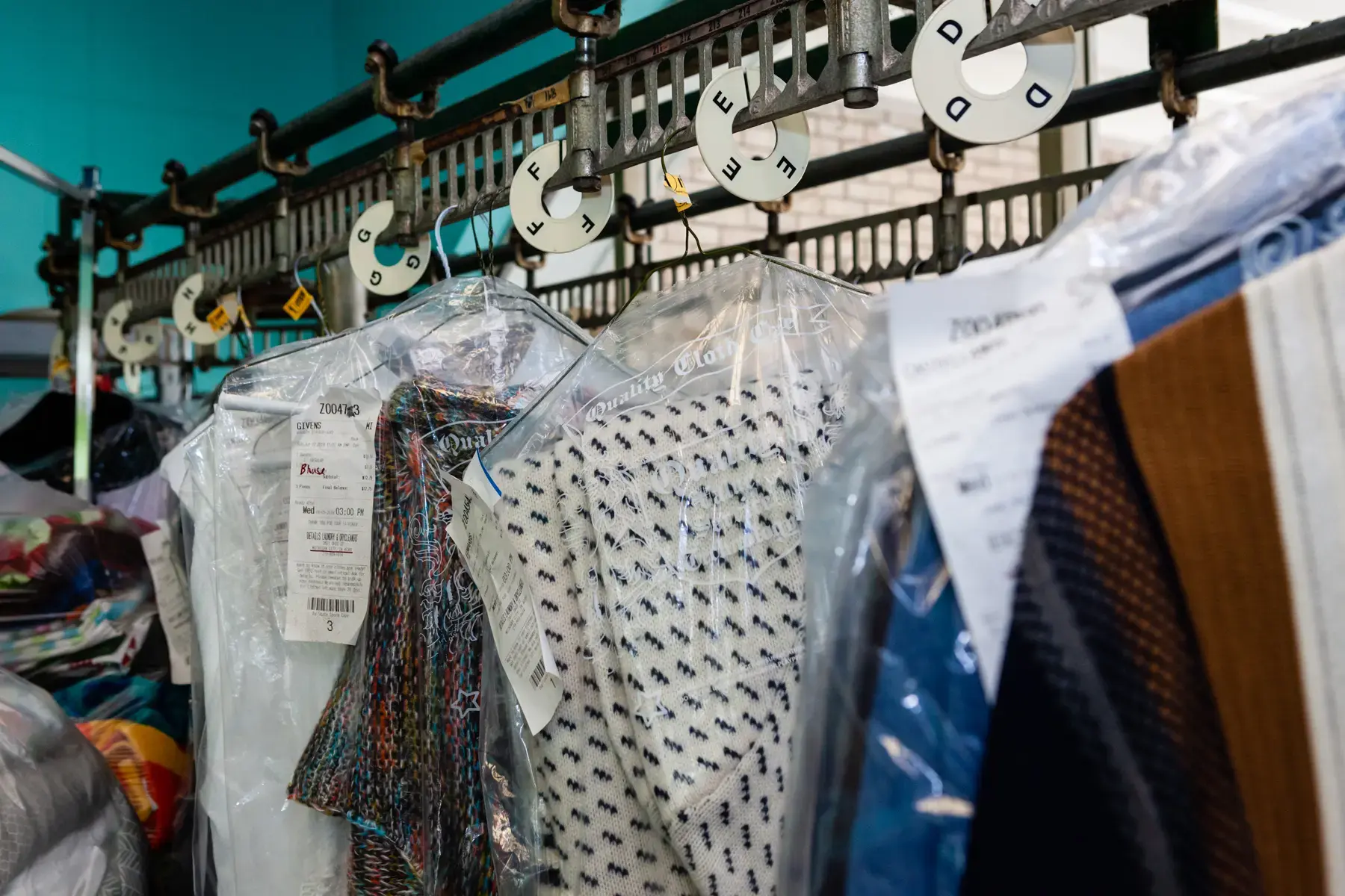 Details Dry Cleaning & Laundry - Ohio St - Image 9