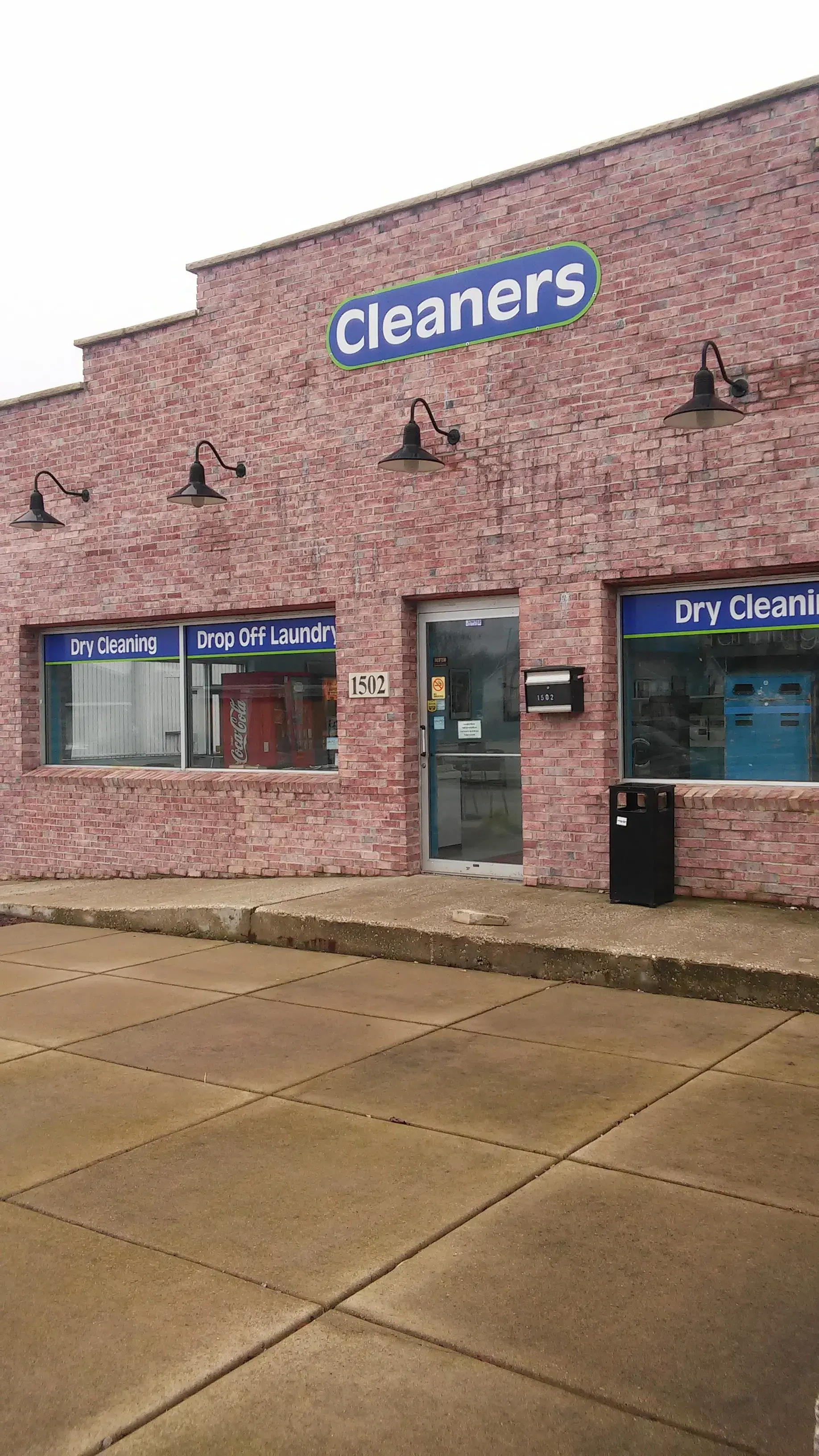 Details Dry Cleaning & Laundry - Ohio St - Image 16