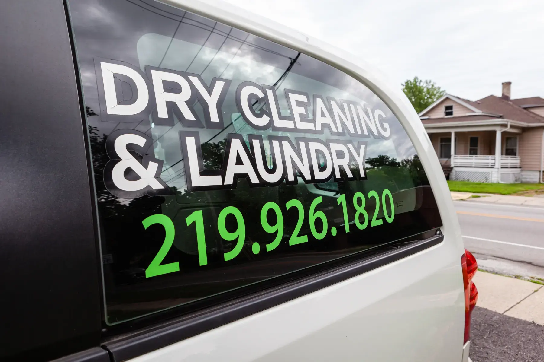 Details Dry Cleaning & Laundry - Image 12